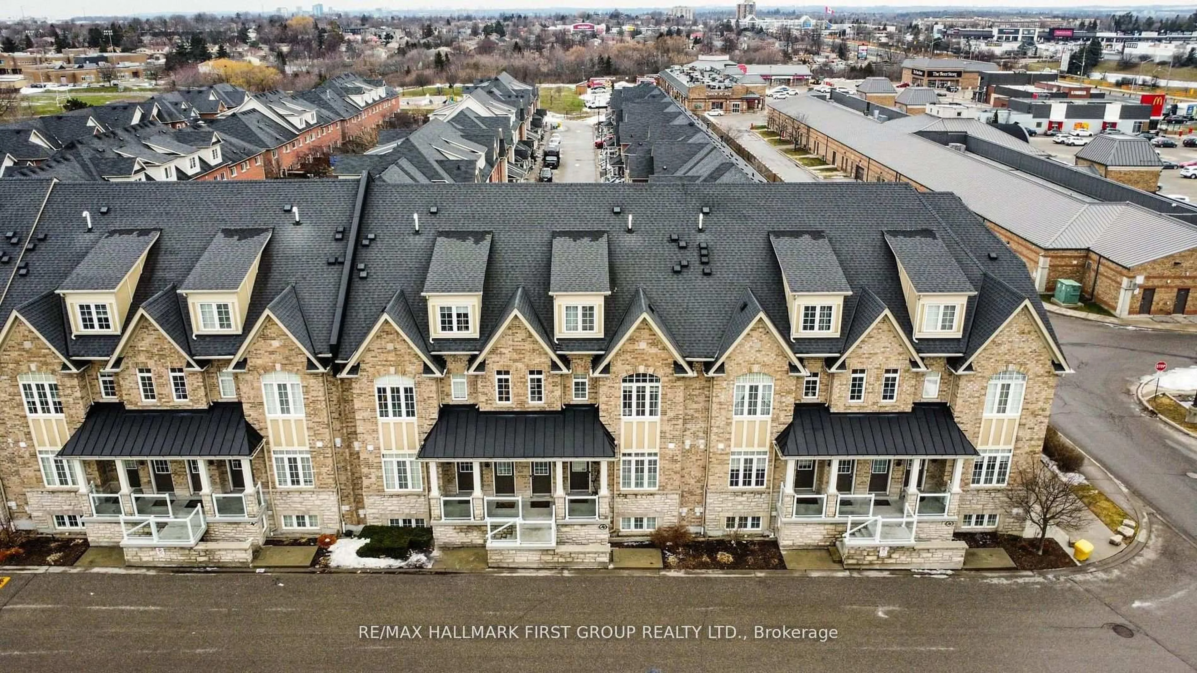 A pic from outside/outdoor area/front of a property/back of a property/a pic from drone, building for 70 Lovegrove Lane, Ajax Ontario L1S 0E7