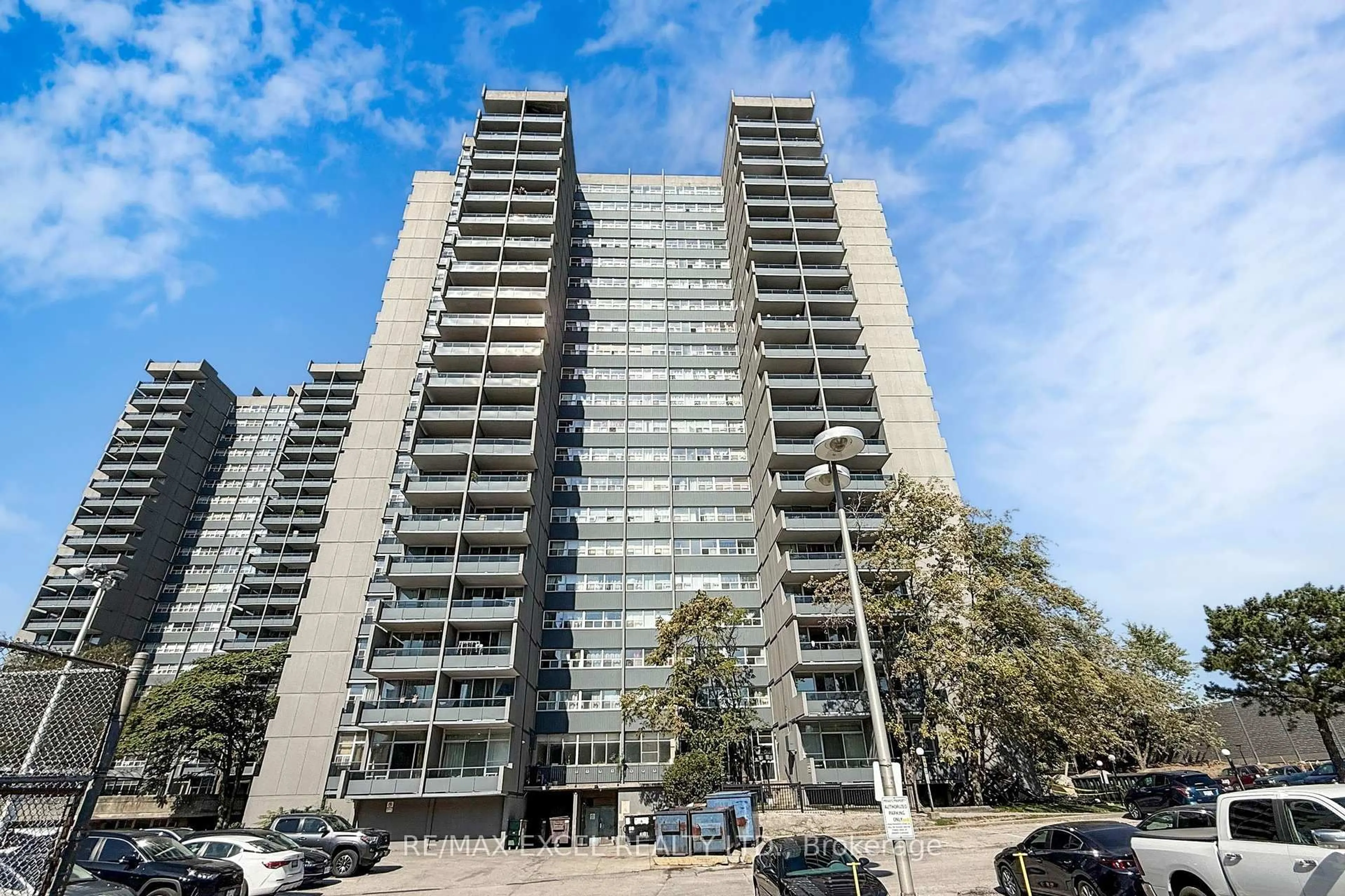A pic from outside/outdoor area/front of a property/back of a property/a pic from drone, building for 4101 Sheppard Ave #1708, Toronto Ontario M1S 3H3