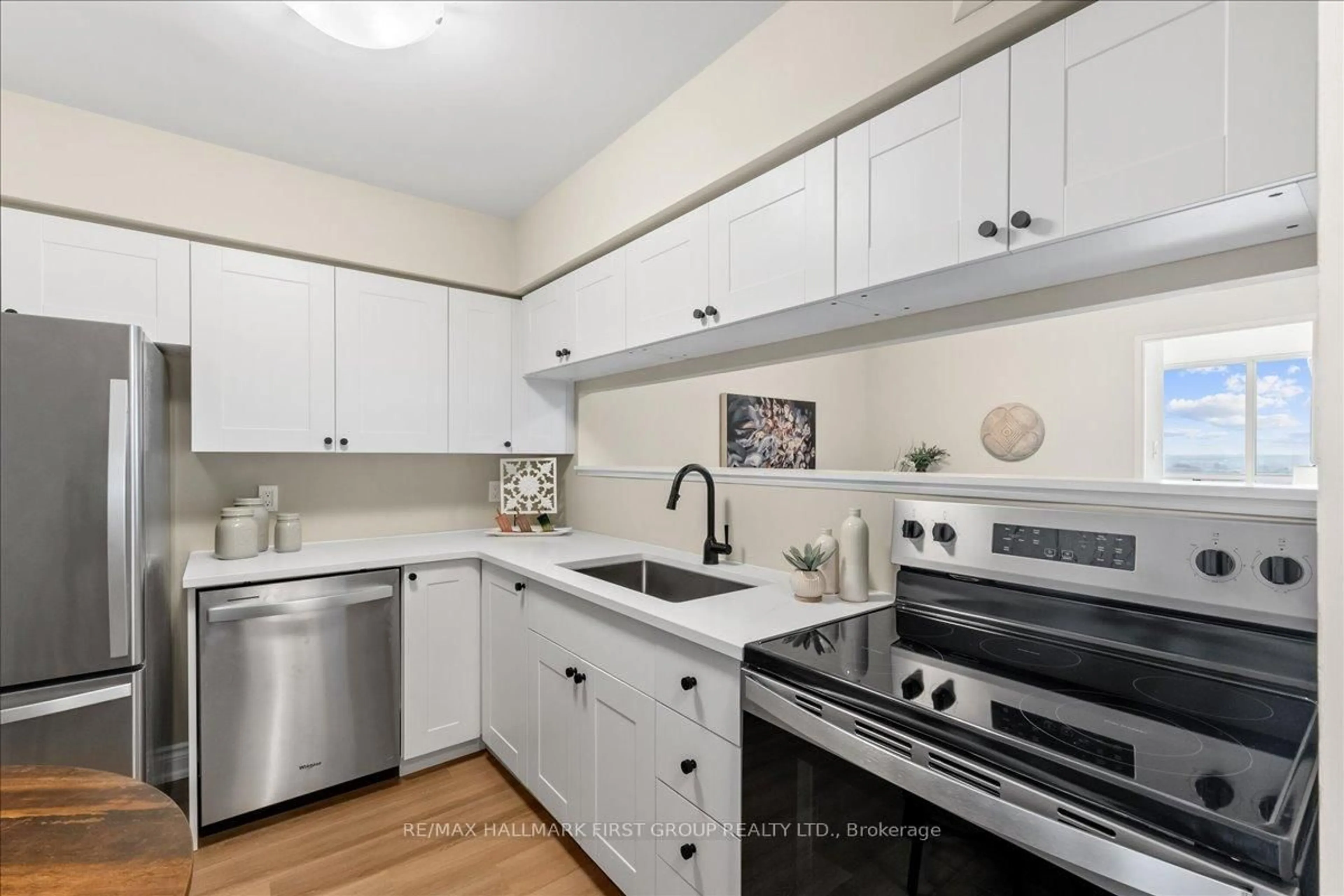 Standard kitchen, ceramic/tile floor for 1880 Valley Farm Rd #931, Pickering Ontario L1V 6B3