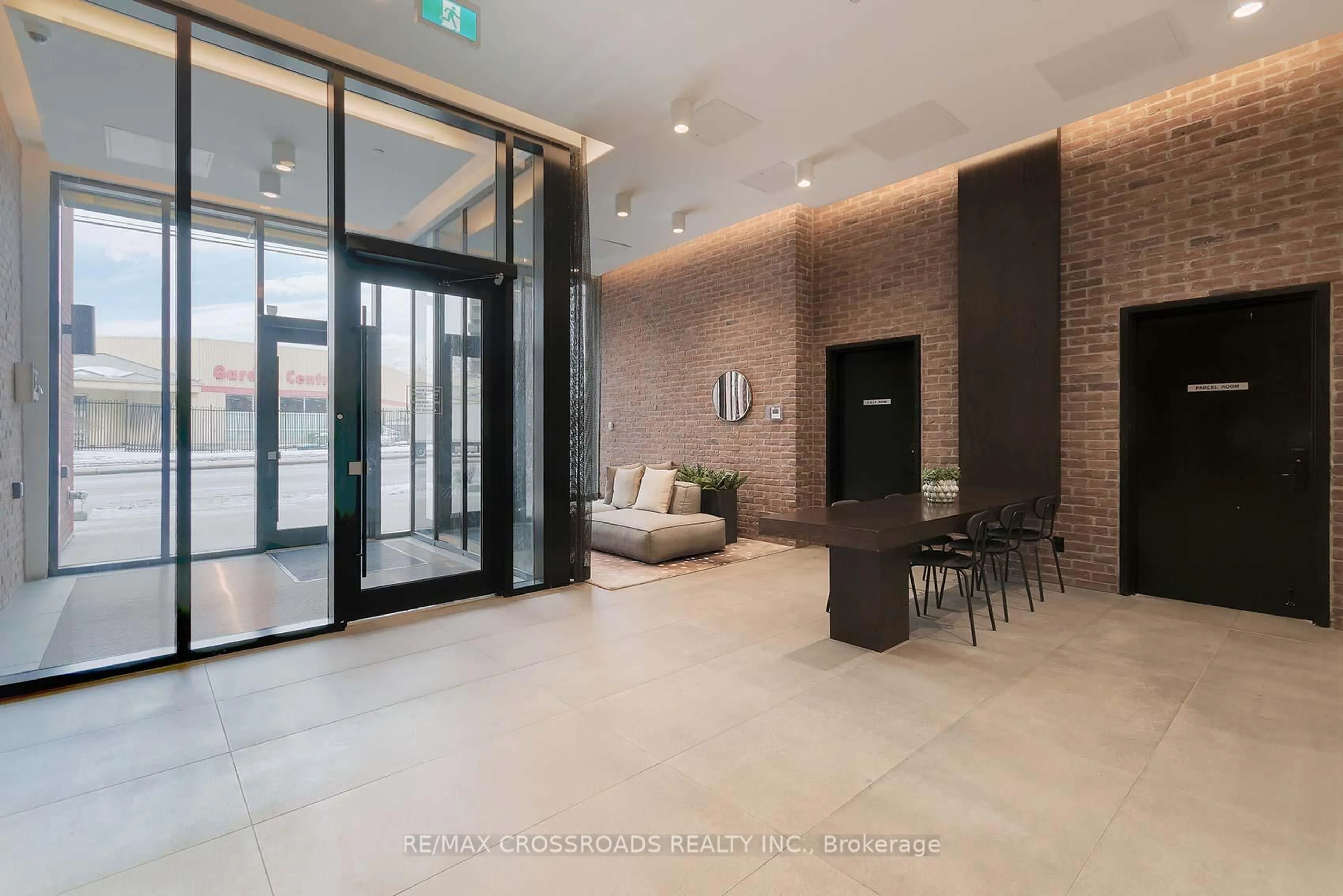 Indoor foyer for 2799 Kingston Rd #628, Toronto Ontario M1M 0E3