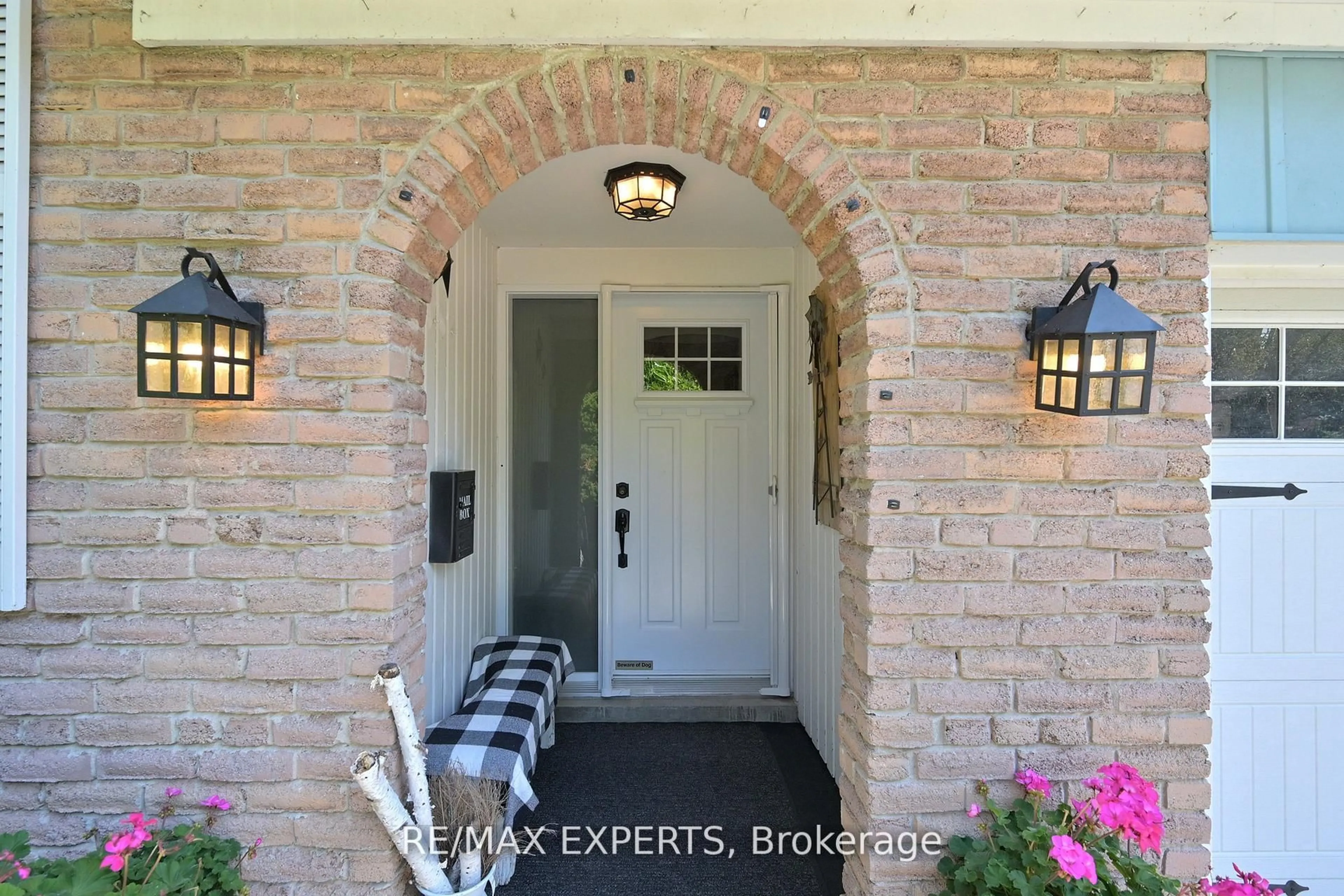 Indoor entryway for 57 Pepper Tree Dr, Toronto Ontario M1C 1Y5