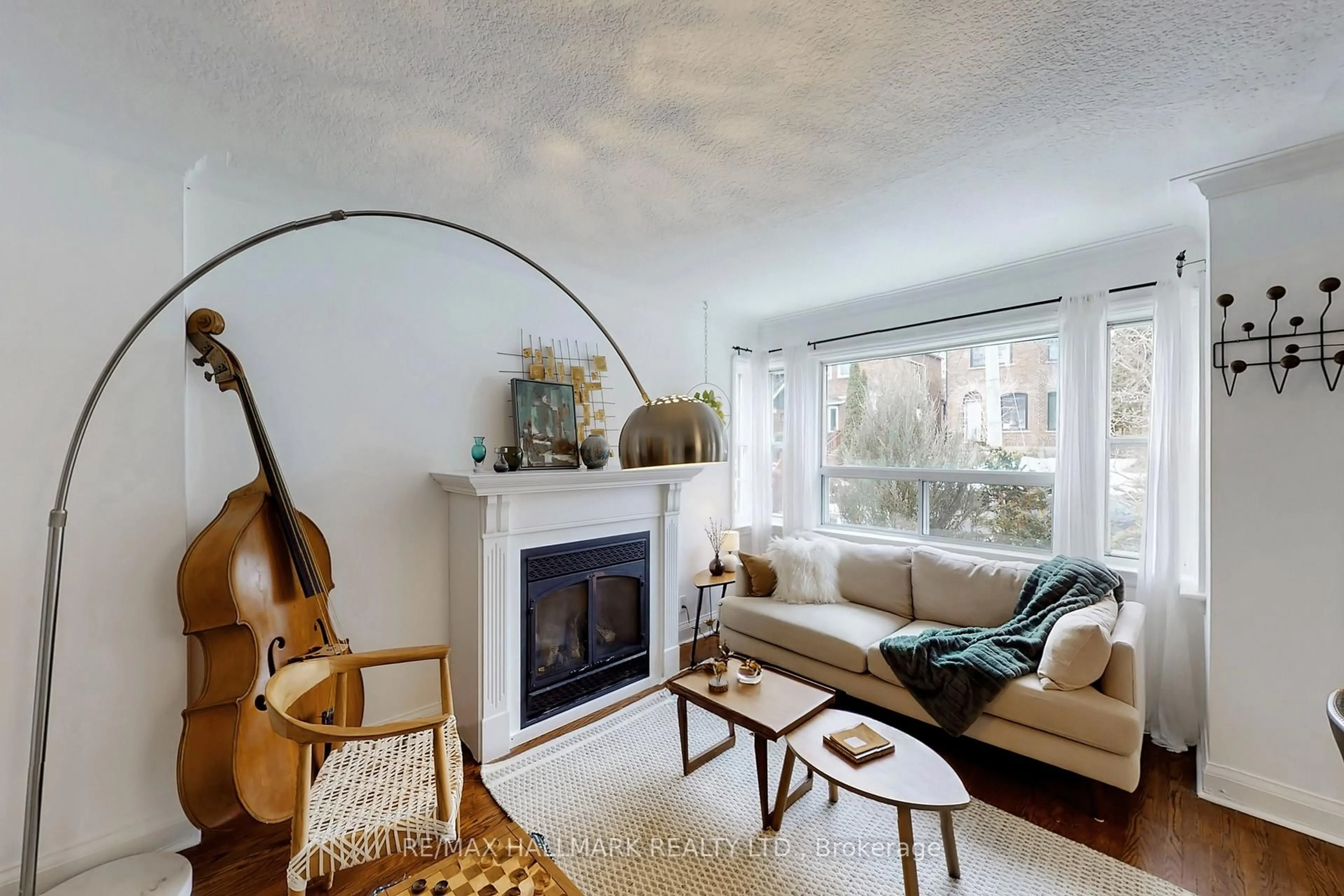 Living room with furniture, unknown for 38 Wildwood Cres, Toronto Ontario M4L 2K7