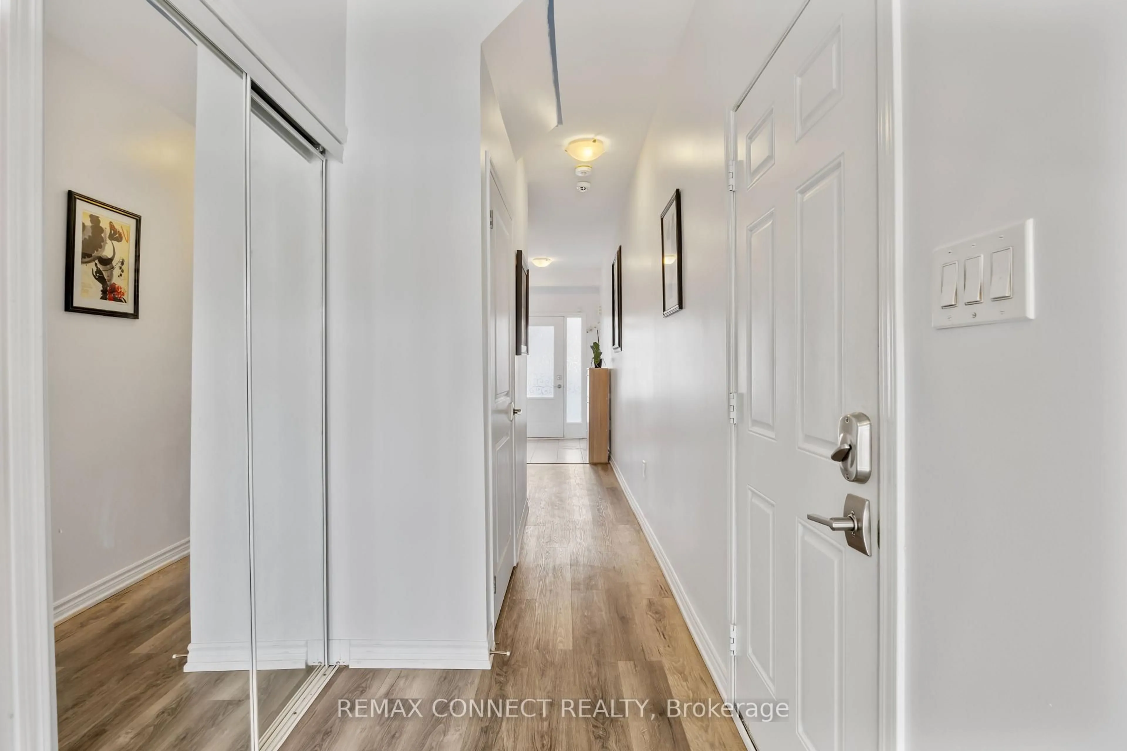 Indoor entryway for 56 Heron Park Pl, Toronto Ontario M1E 0B8