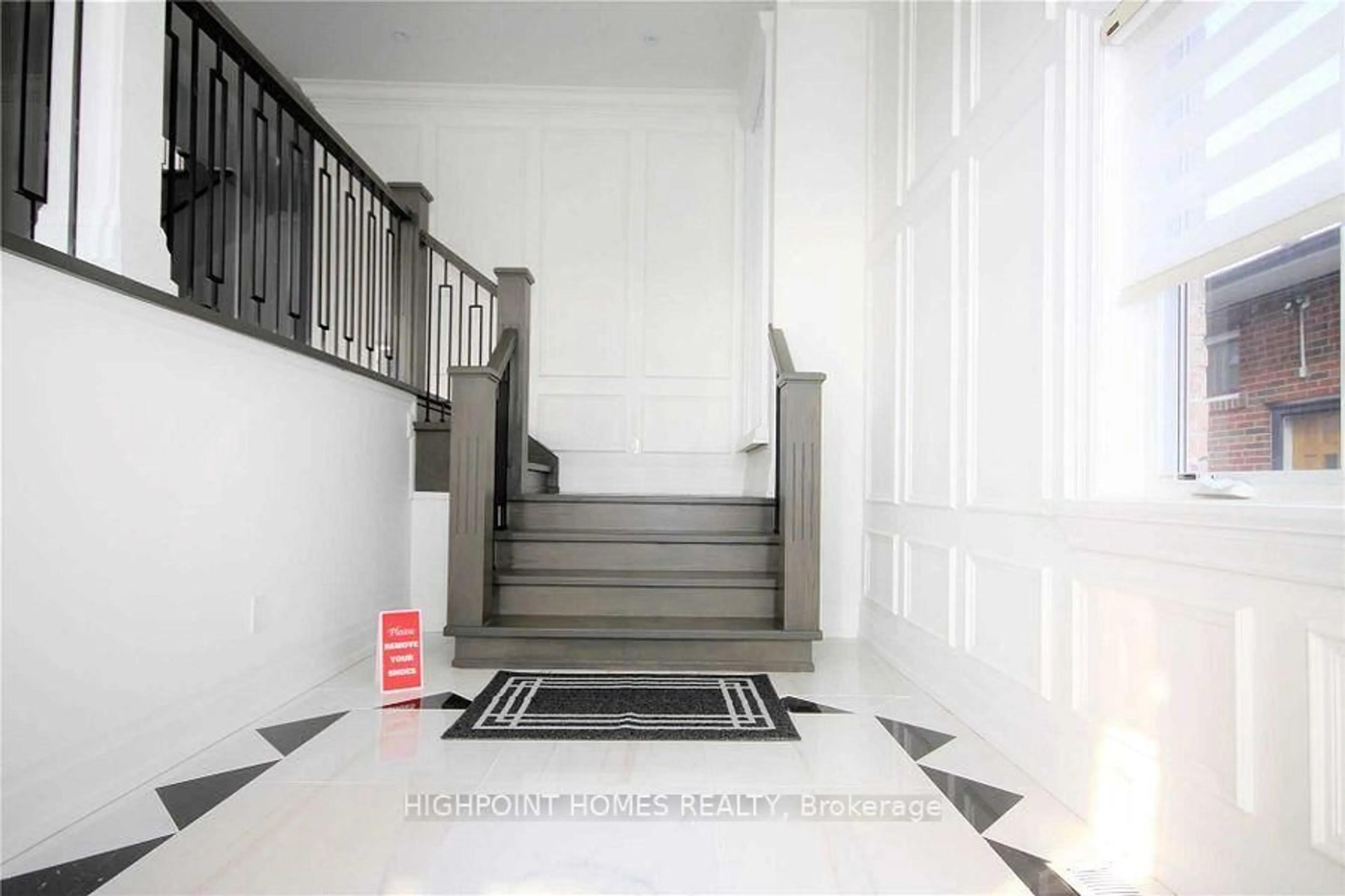 Indoor foyer for 72B Gooderham Dr, Toronto Ontario M1R 3G7