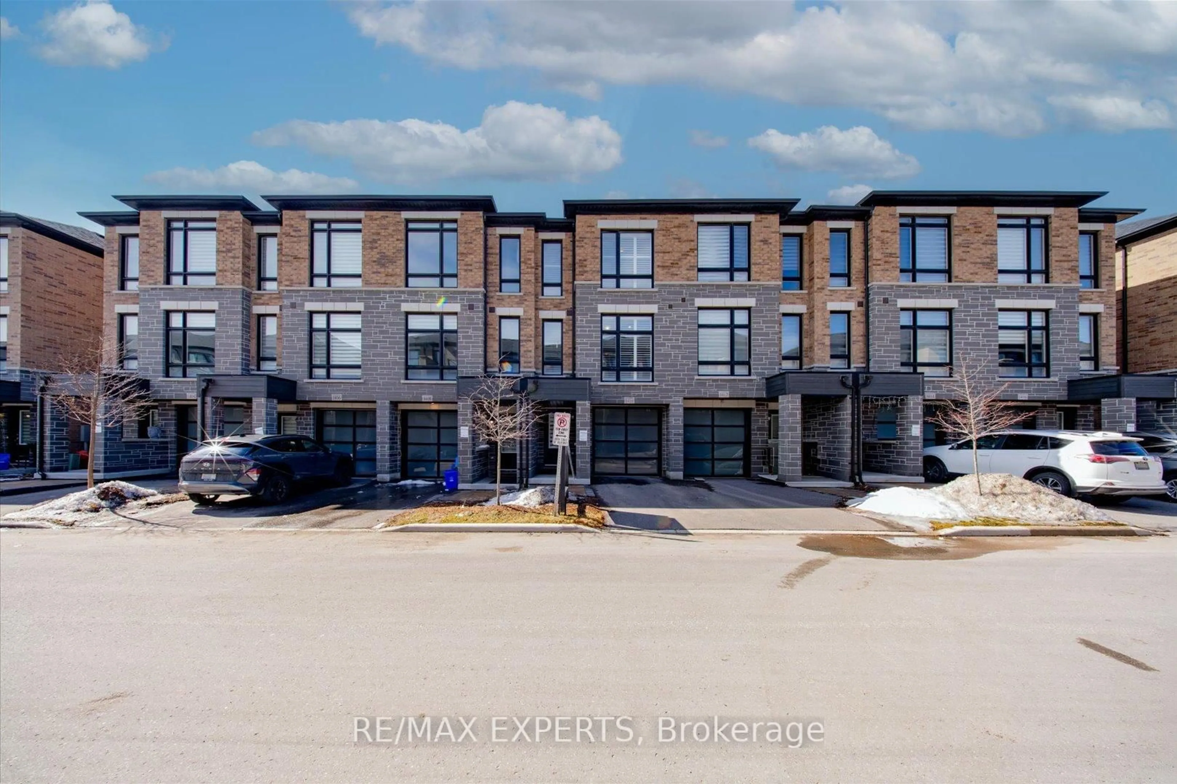 A pic from outside/outdoor area/front of a property/back of a property/a pic from drone, building for 1410 Coral Springs Path, Oshawa Ontario L1K 3G1