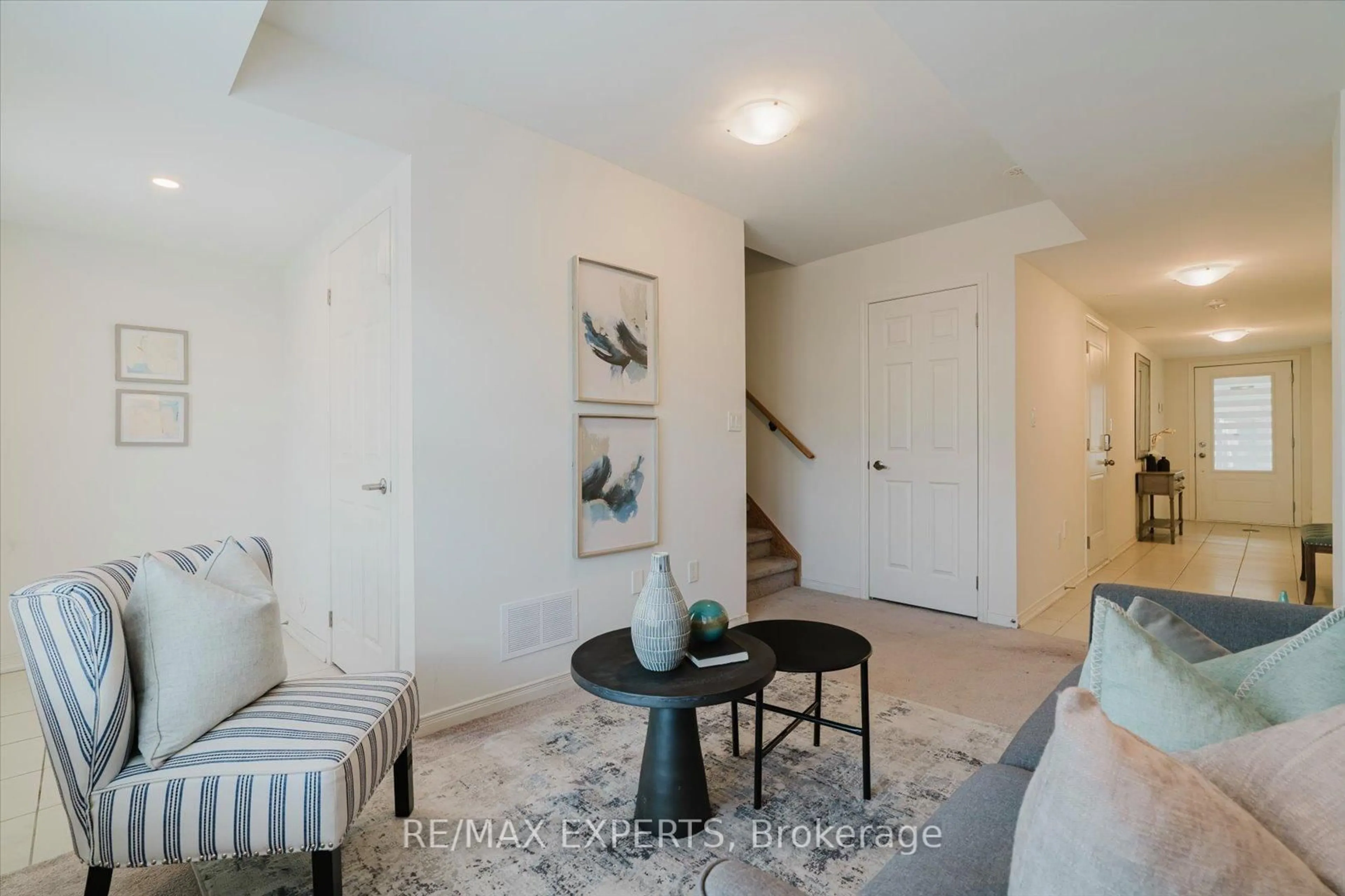 Indoor entryway for 1410 Coral Springs Path, Oshawa Ontario L1K 3G1