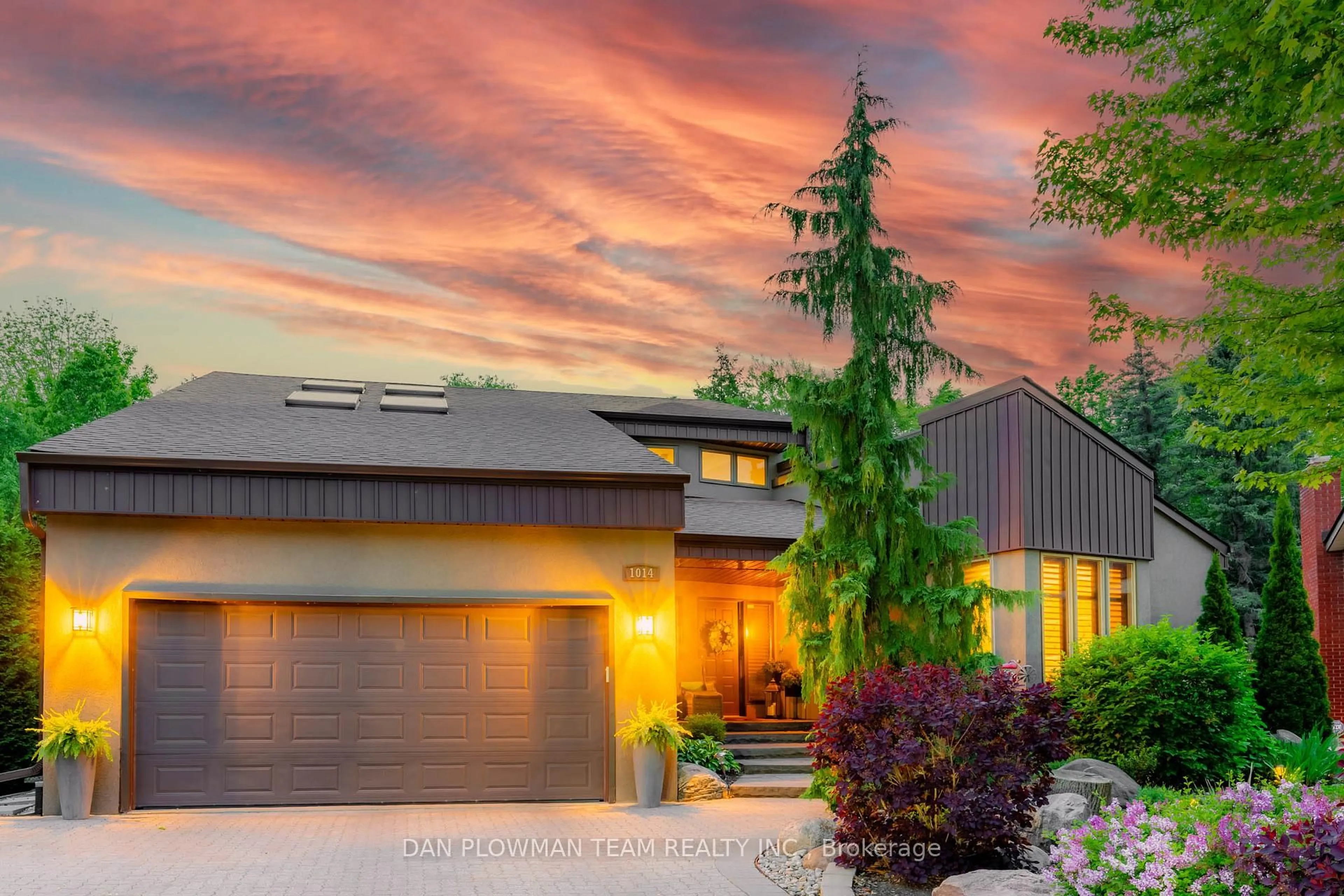 Home with brick exterior material, street for 1014 Tiffany Circ, Oshawa Ontario L1G 7S1