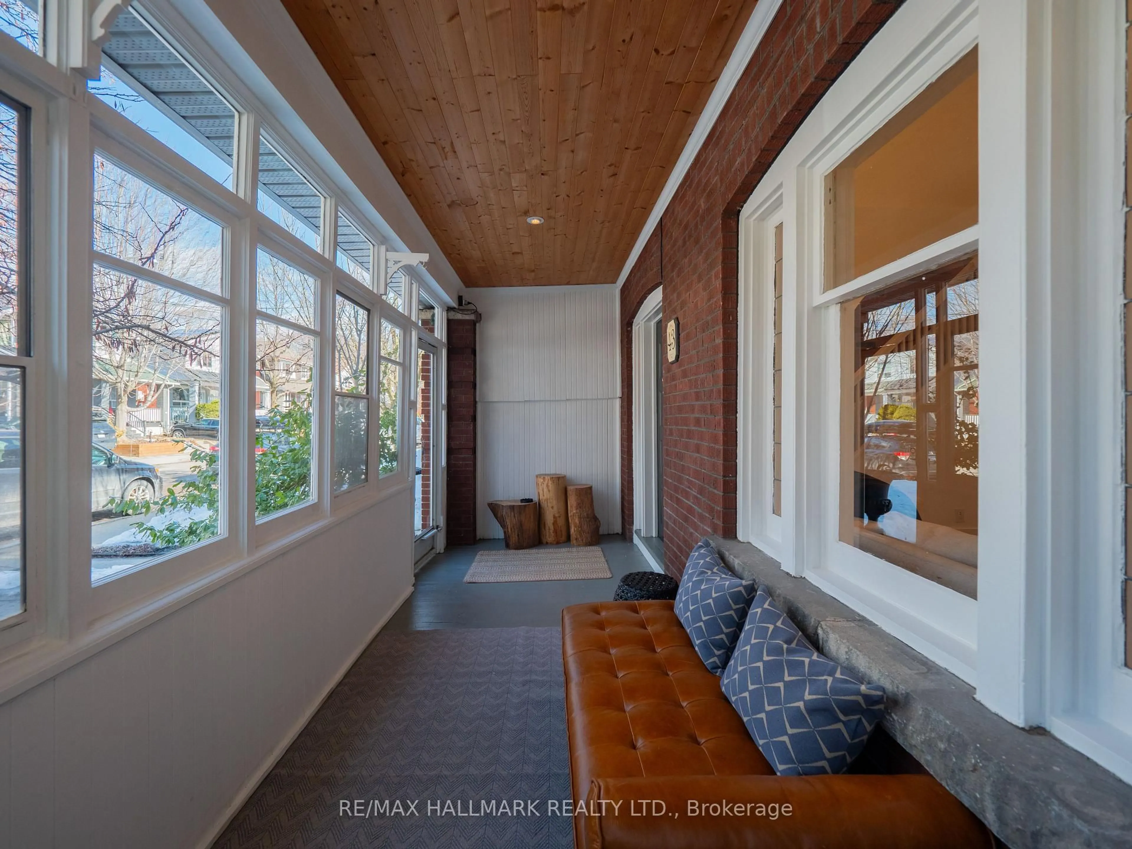 Indoor entryway for 43 Robbins Ave, Toronto Ontario M4L 1X1