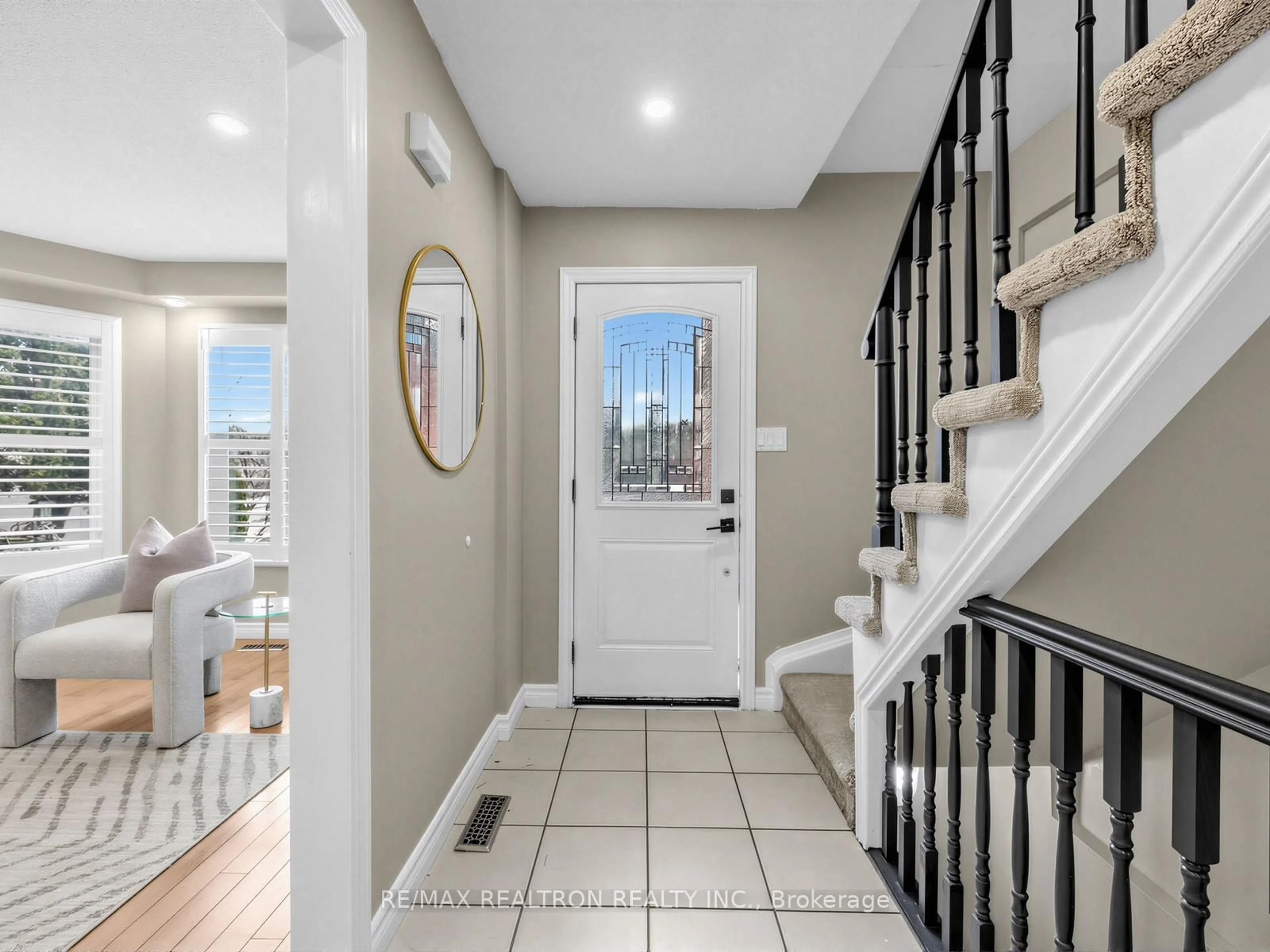 Indoor entryway for 36 Ravenscroft Rd, Ajax Ontario L1T 1W1