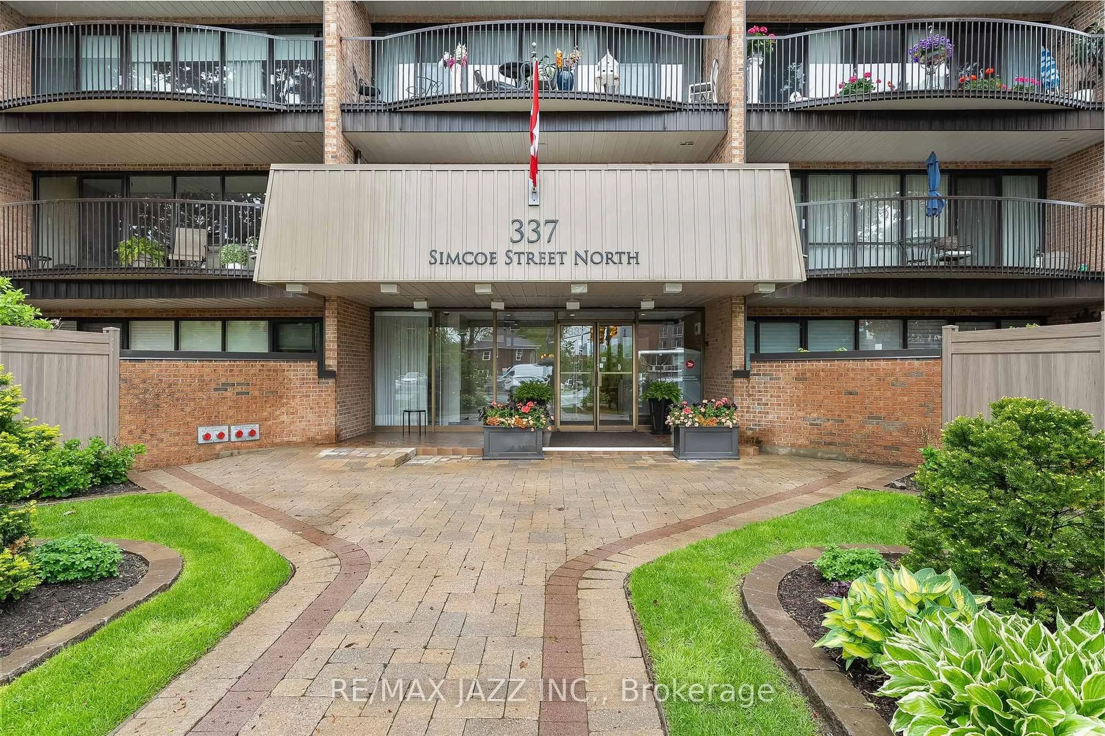 Indoor foyer for 337 Simcoe St #403, Oshawa Ontario L1G 4T2