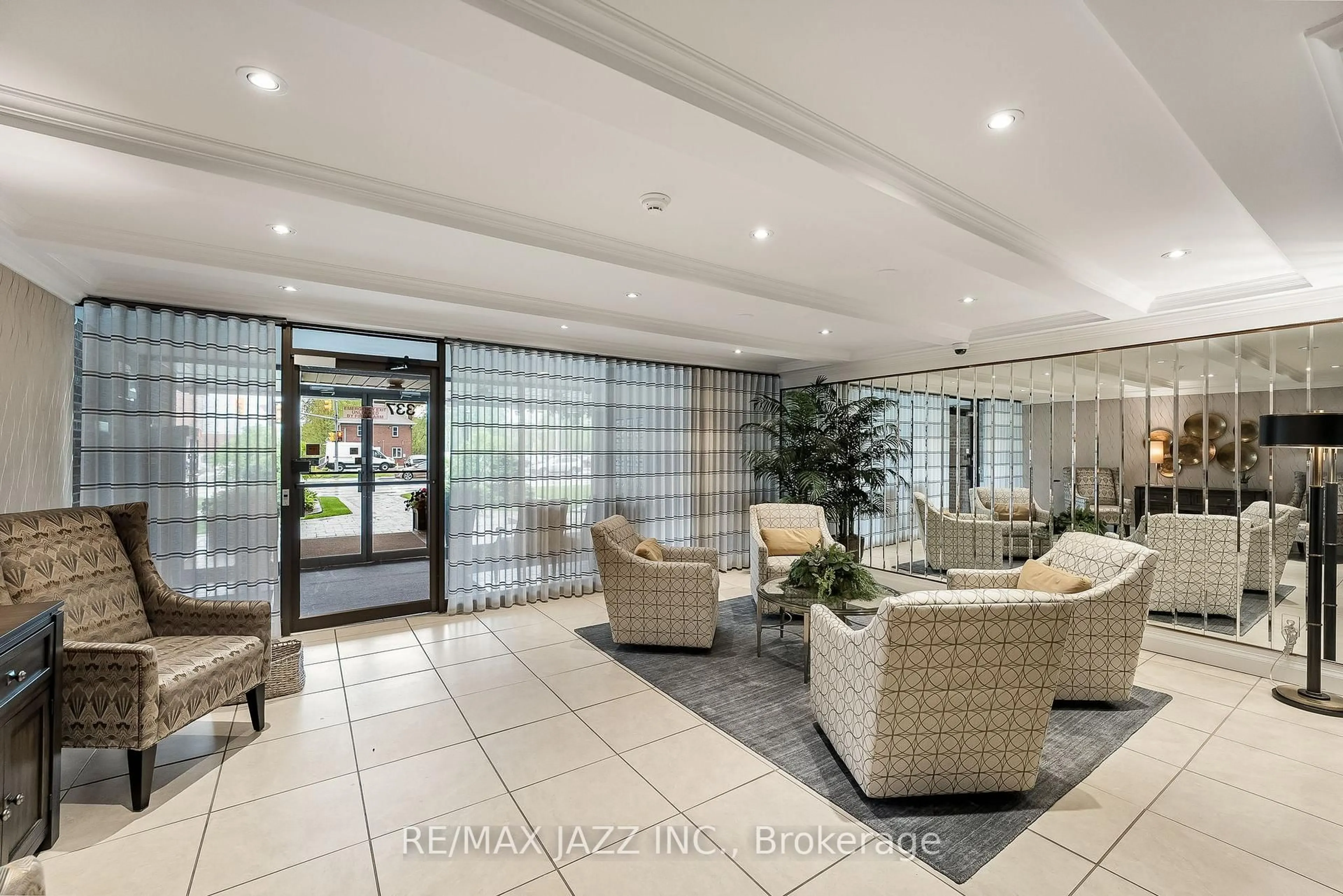 Lobby for 337 Simcoe St #403, Oshawa Ontario L1G 4T2