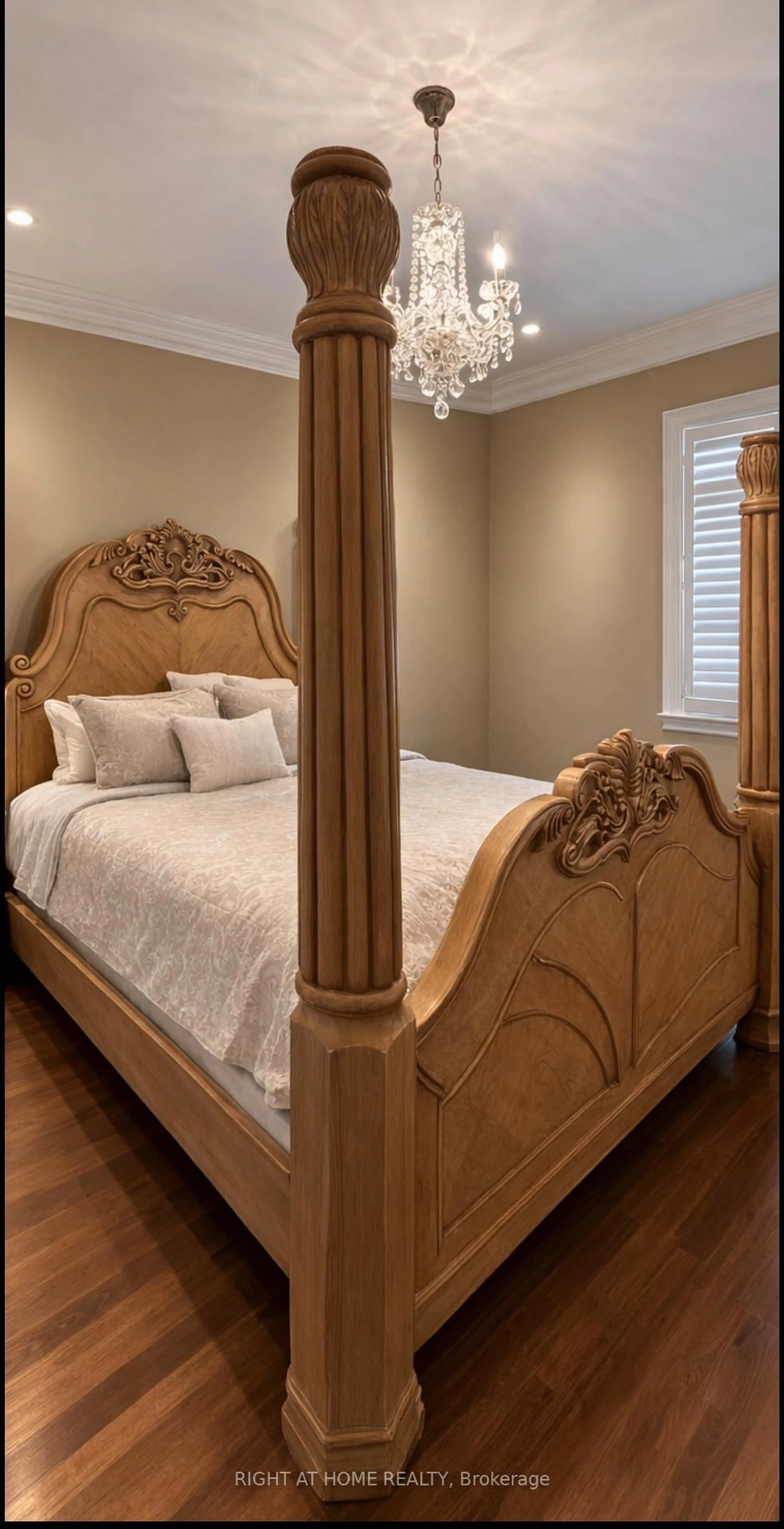 Bedroom with bed, wood/laminate floor for 35 Drake Cres, Toronto Ontario M1M 1A3