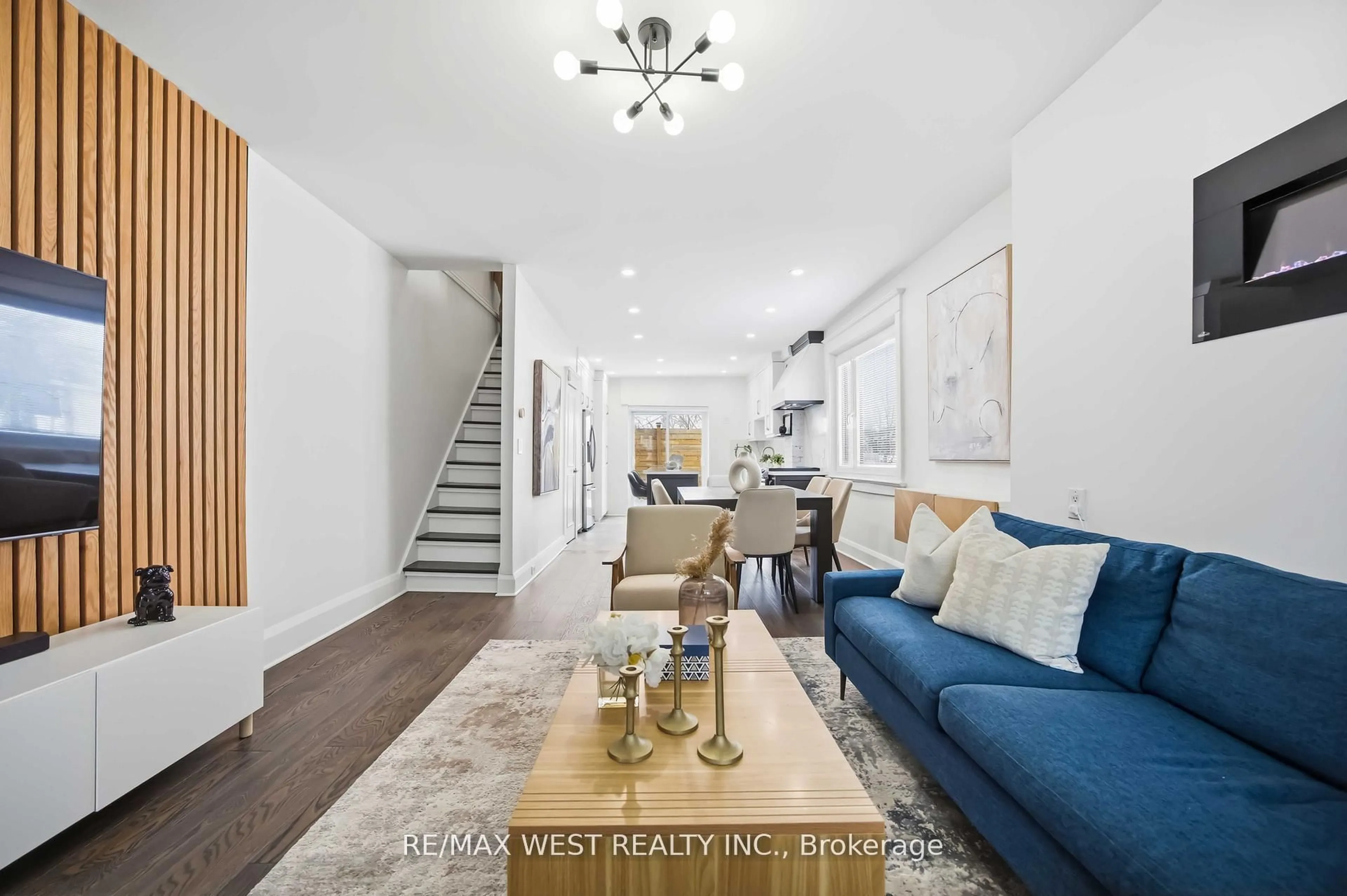 Living room with furniture, unknown for 902 Woodbine Ave, Toronto Ontario M4C 4B5