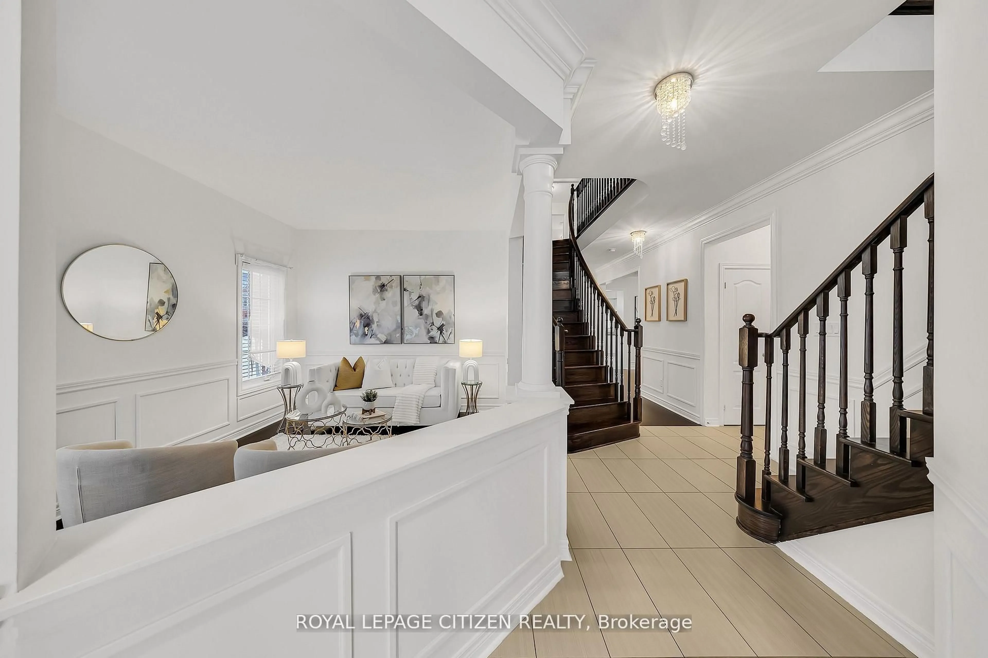 Indoor foyer for 1882 Esterbrook Dr, Oshawa Ontario L1K 0N4