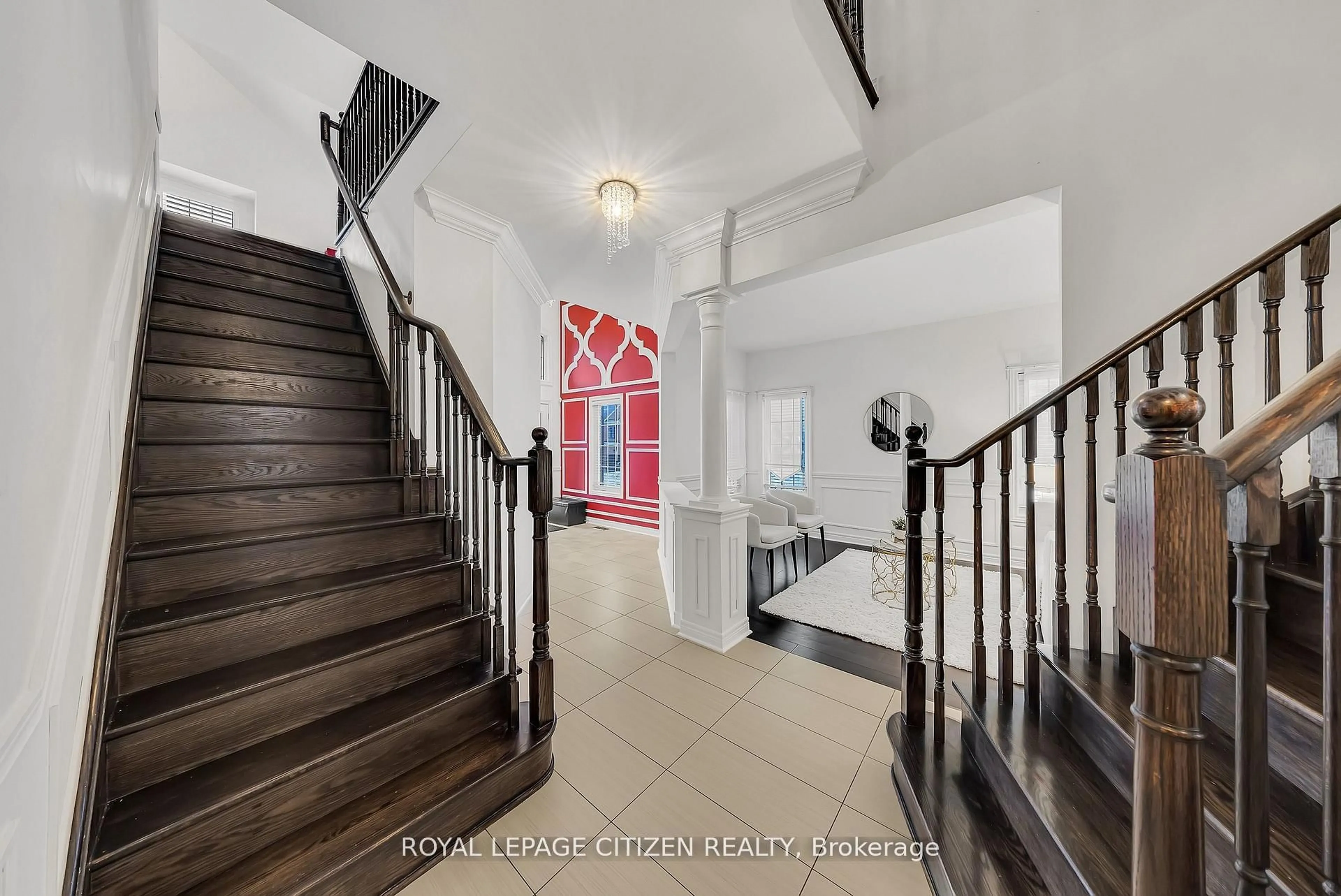 Indoor foyer for 1882 Esterbrook Dr, Oshawa Ontario L1K 0N4