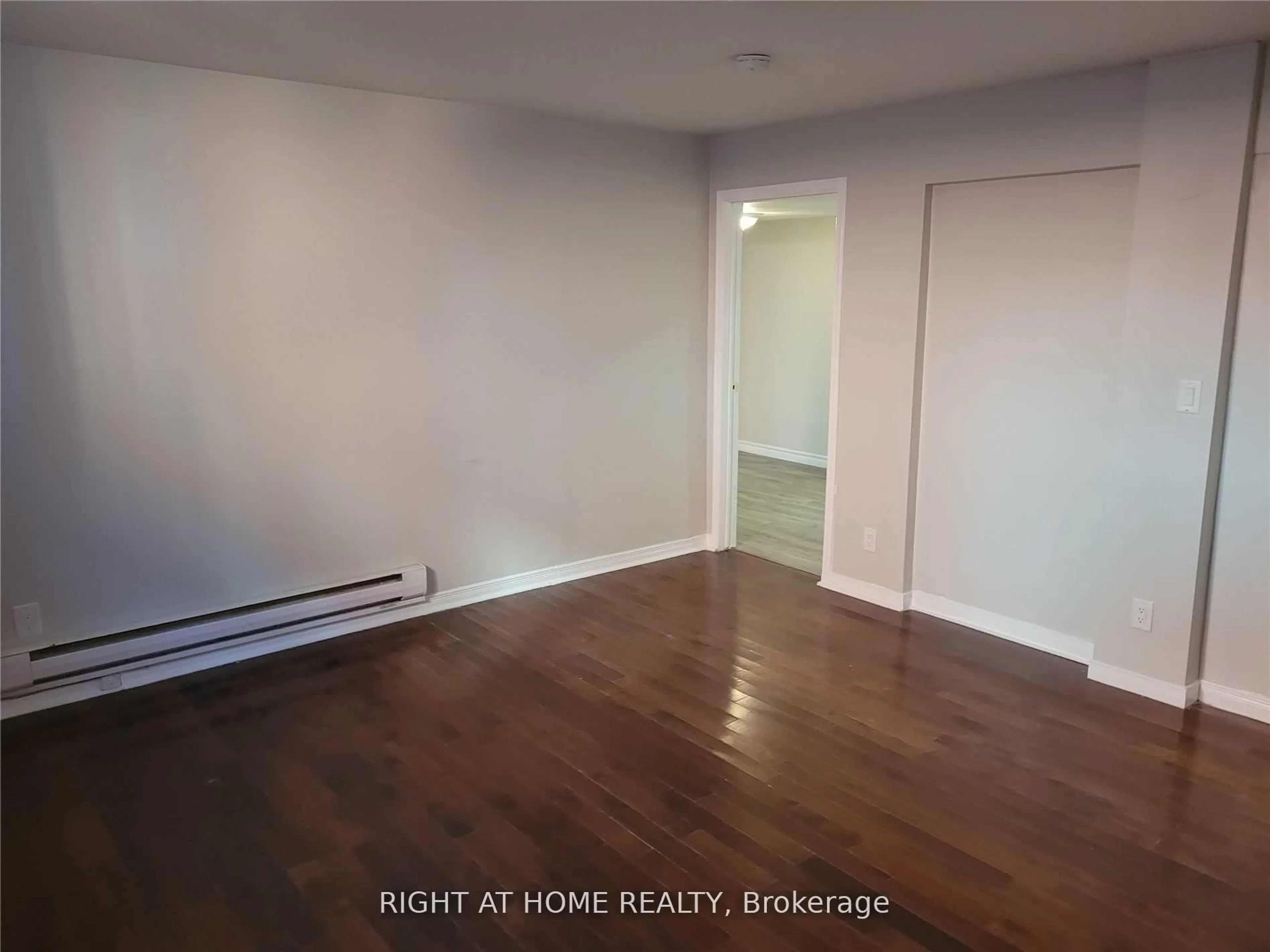 A pic of a room for 328 Malaga Rd, Oshawa Ontario L1J 1N7