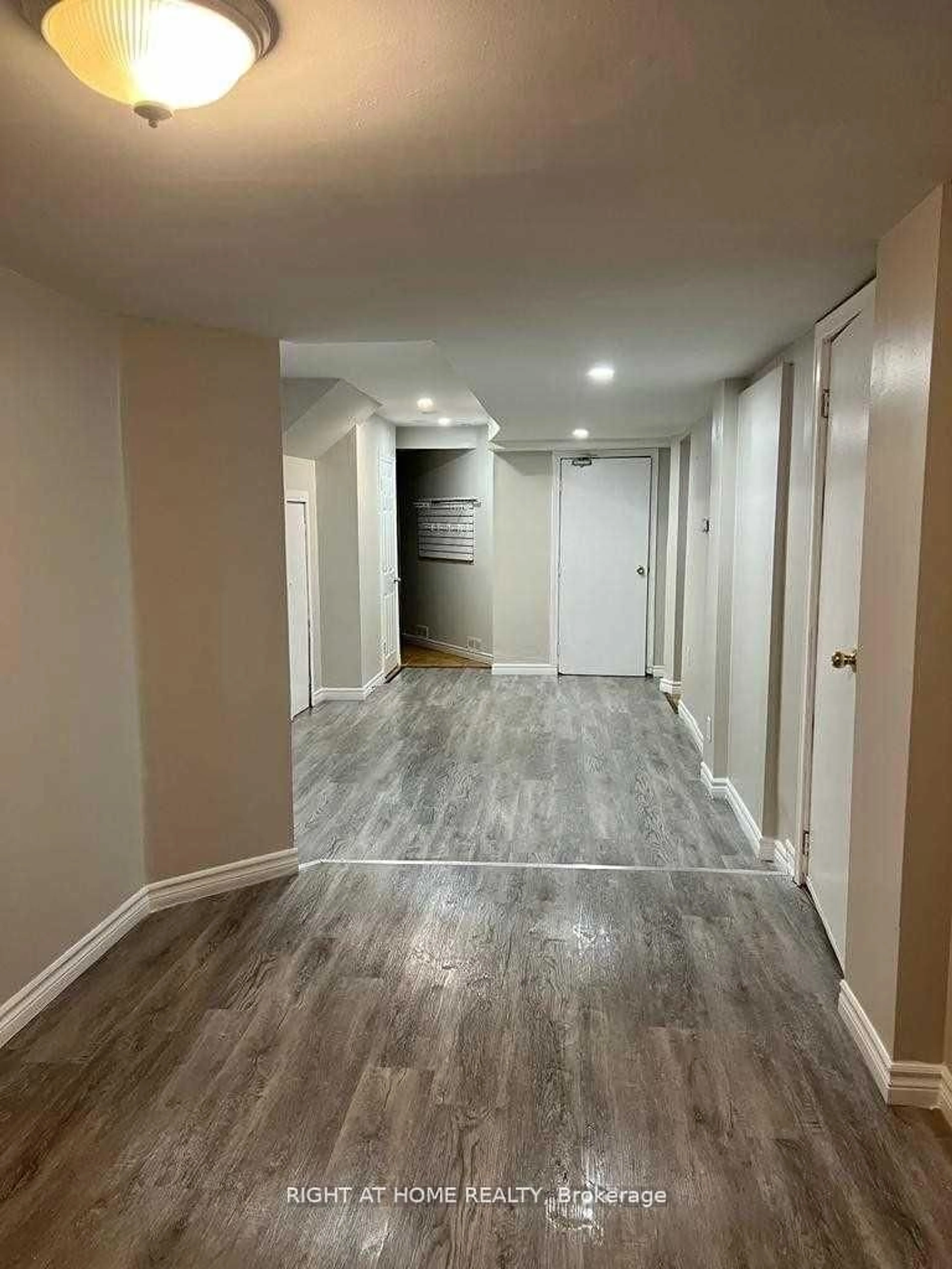 A pic of a room for 328 Malaga Rd, Oshawa Ontario L1J 1N7