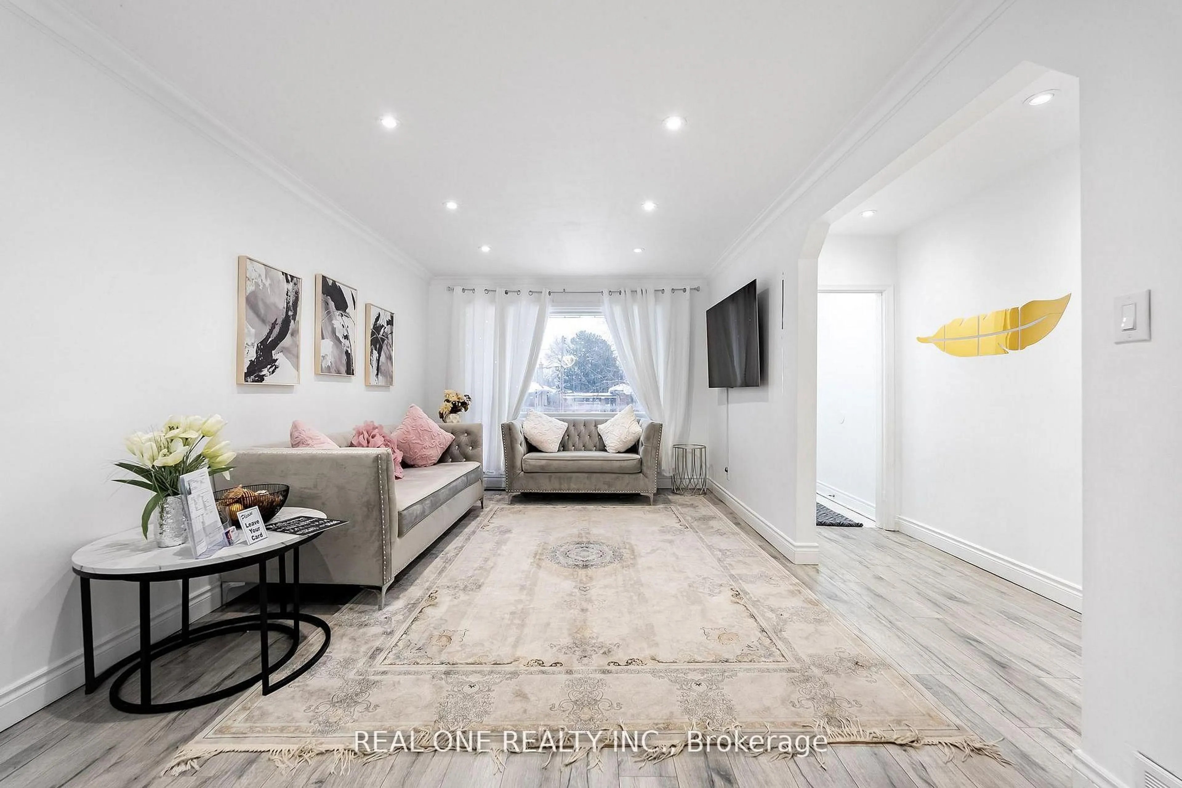 Living room with furniture, unknown for 18 Courton Dr, Toronto Ontario M1R 1K8