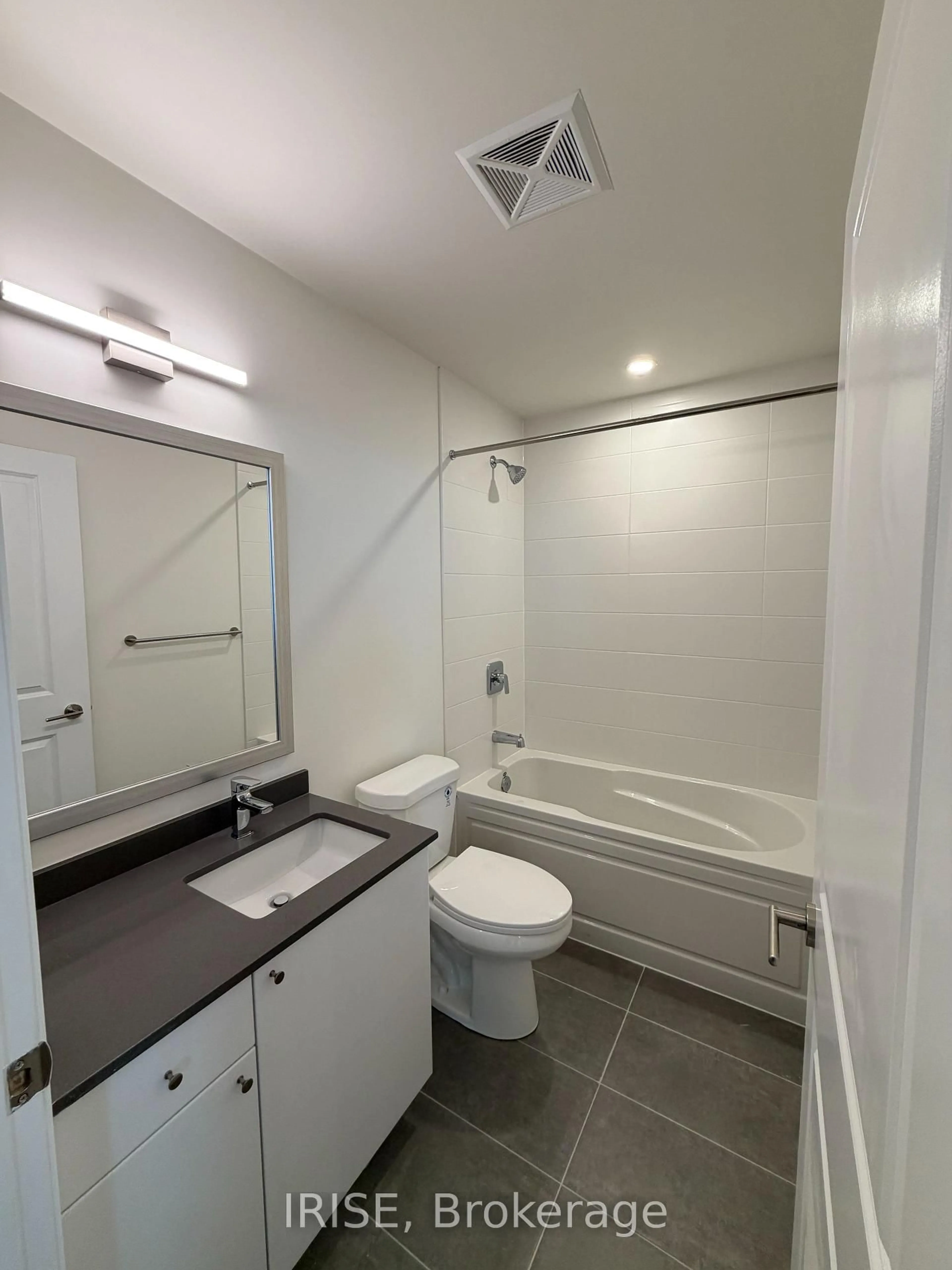 Standard bathroom, unknown for 3270 Sheppard Ave #1129, Toronto Ontario M1T 3K3