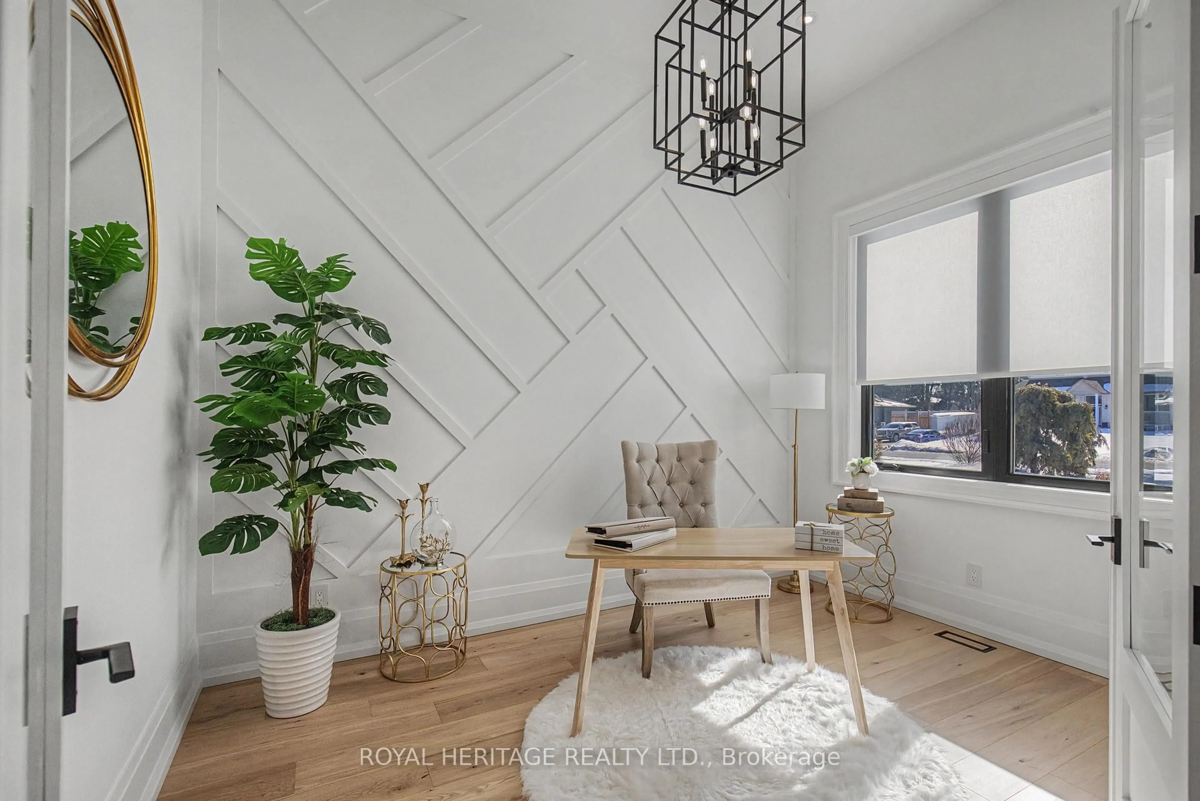 Indoor entryway for 614 Roselawn Ave, Oshawa Ontario L1L 1B2