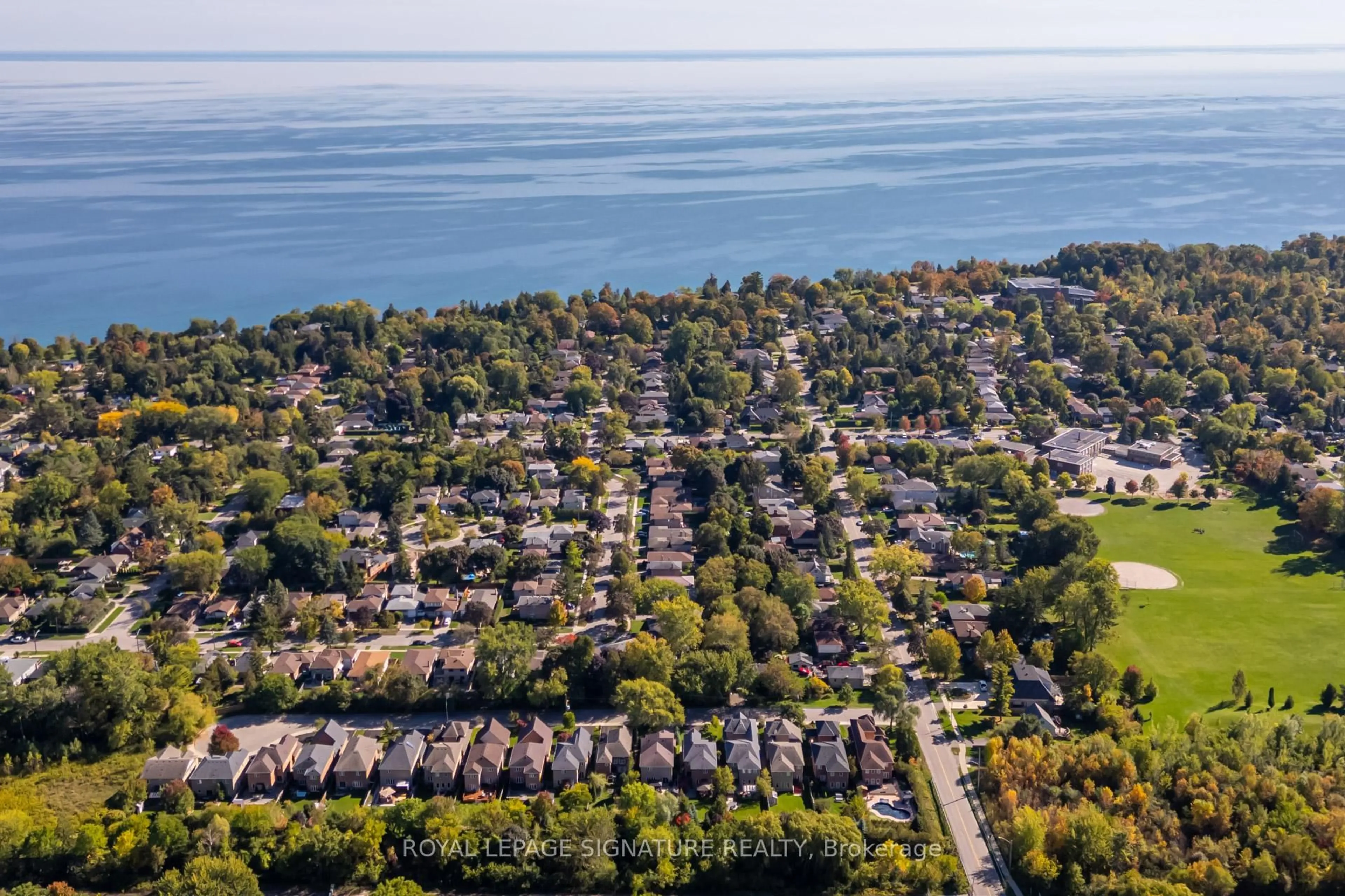 A pic from outside/outdoor area/front of a property/back of a property/a pic from drone, water/lake/river/ocean view for 28 Tivoli Crt, Toronto Ontario M1E 2A4