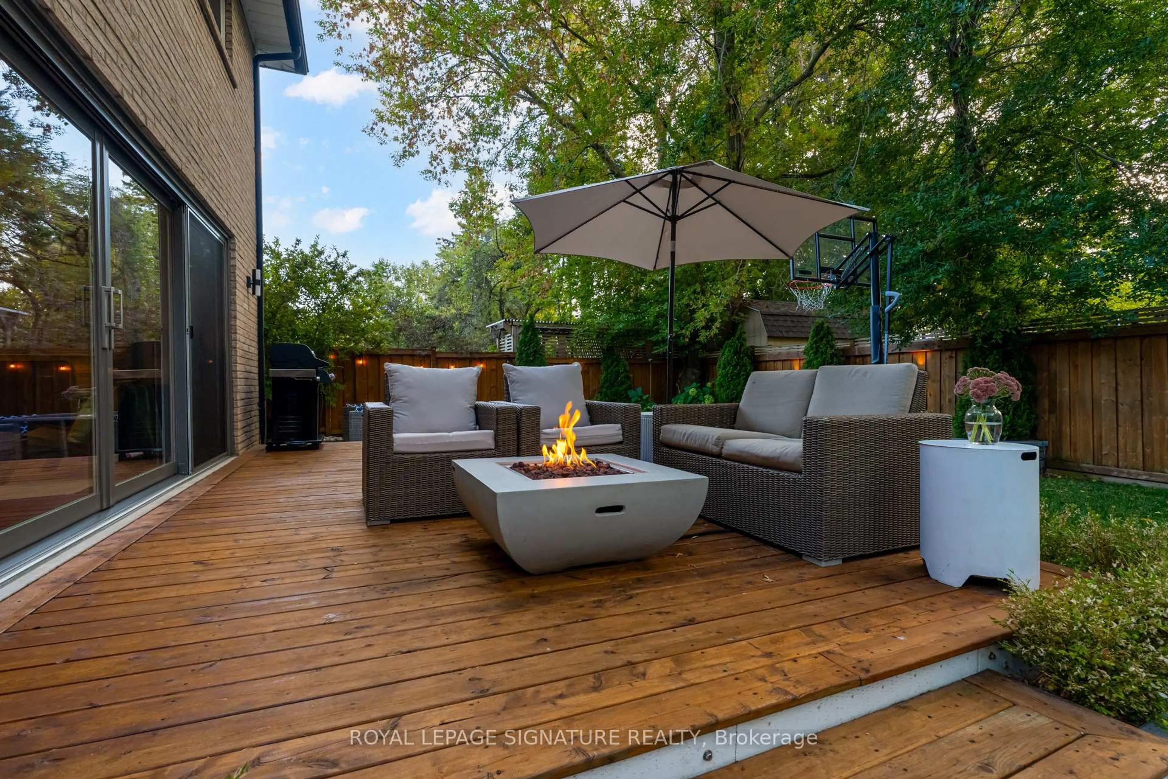 Patio, street for 28 Tivoli Crt, Toronto Ontario M1E 2A4