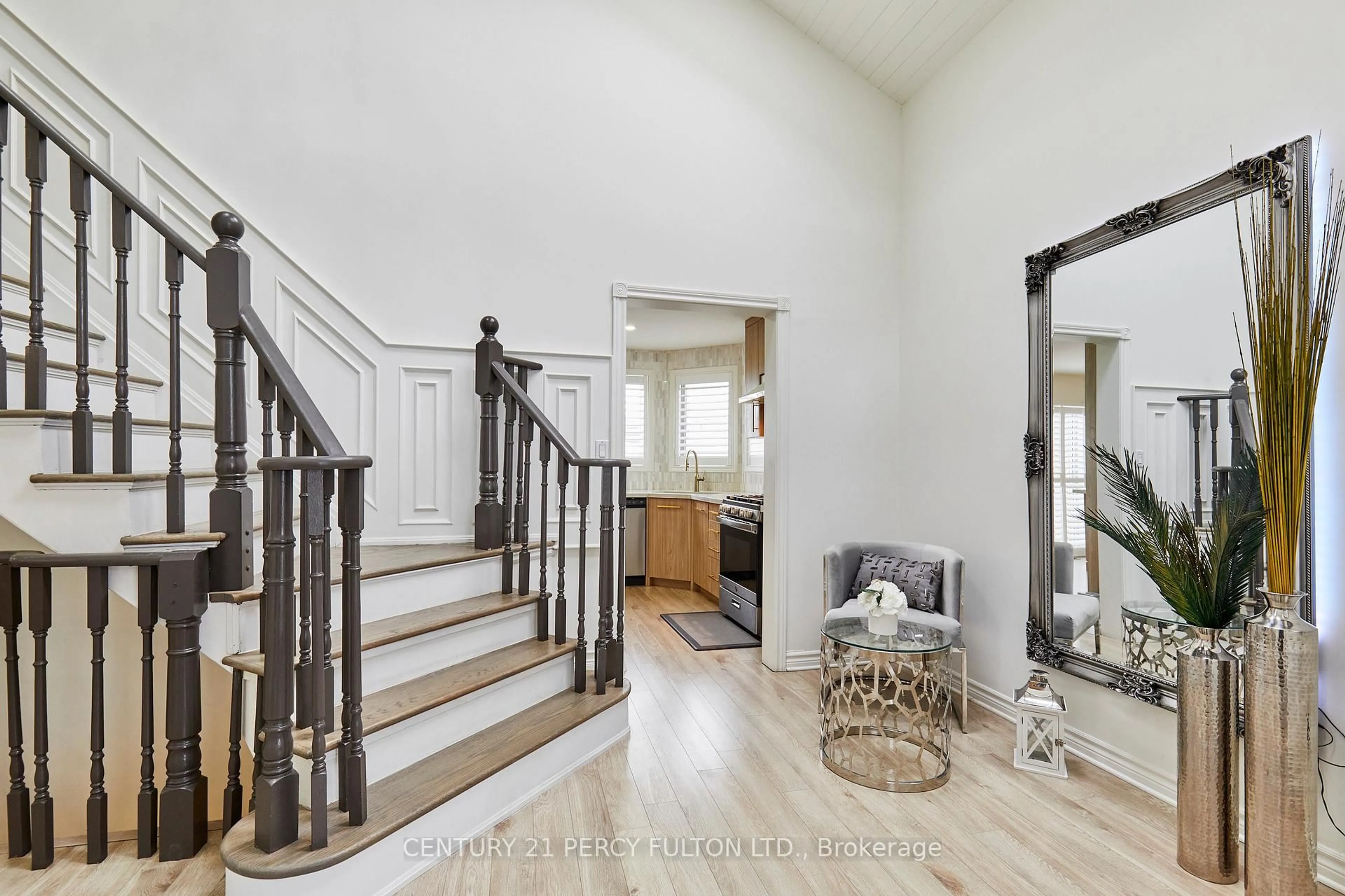 Indoor entryway for 803 Beatrice St, Oshawa Ontario L1K 2H8