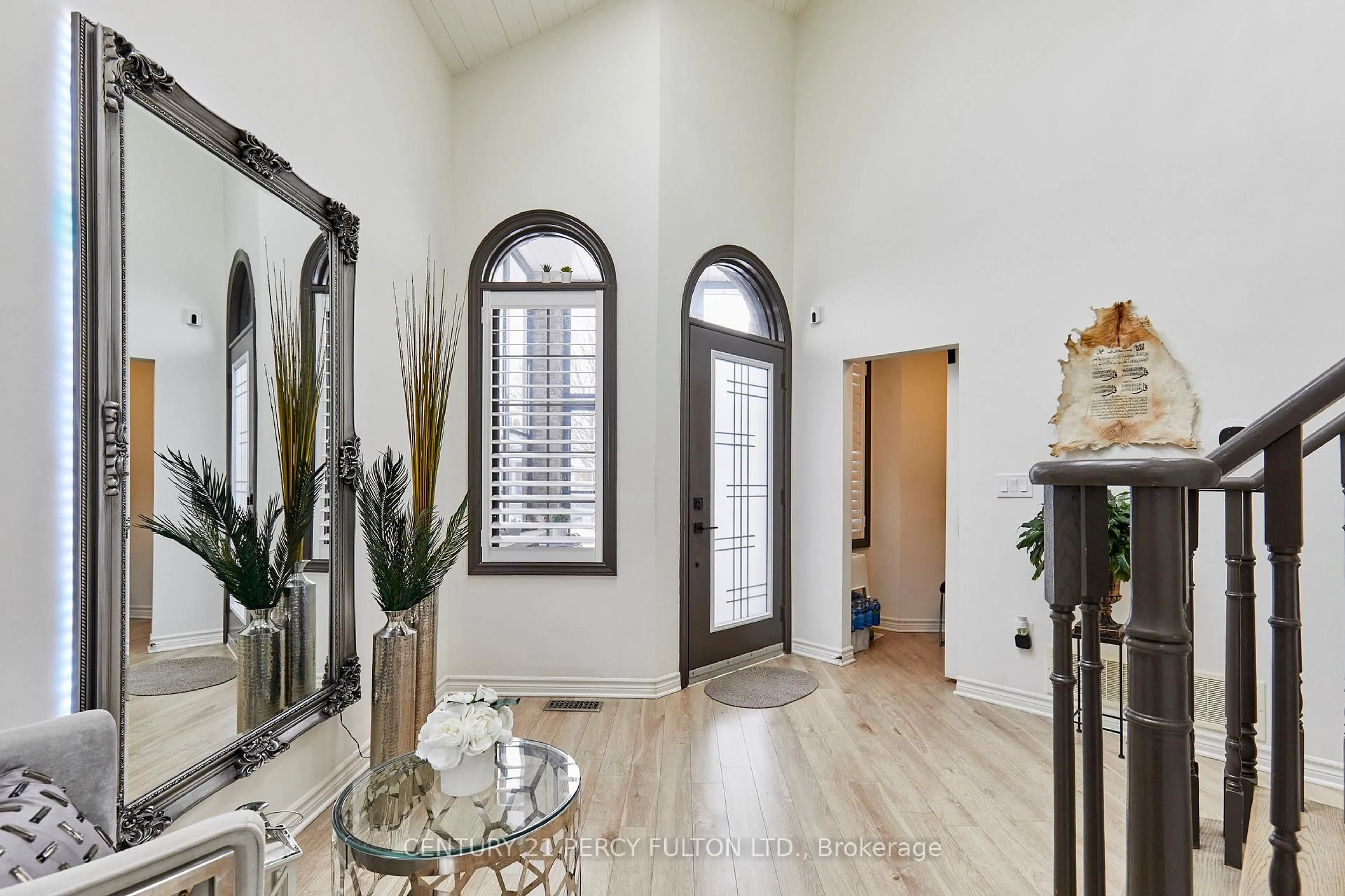 Indoor entryway for 803 Beatrice St, Oshawa Ontario L1K 2H8