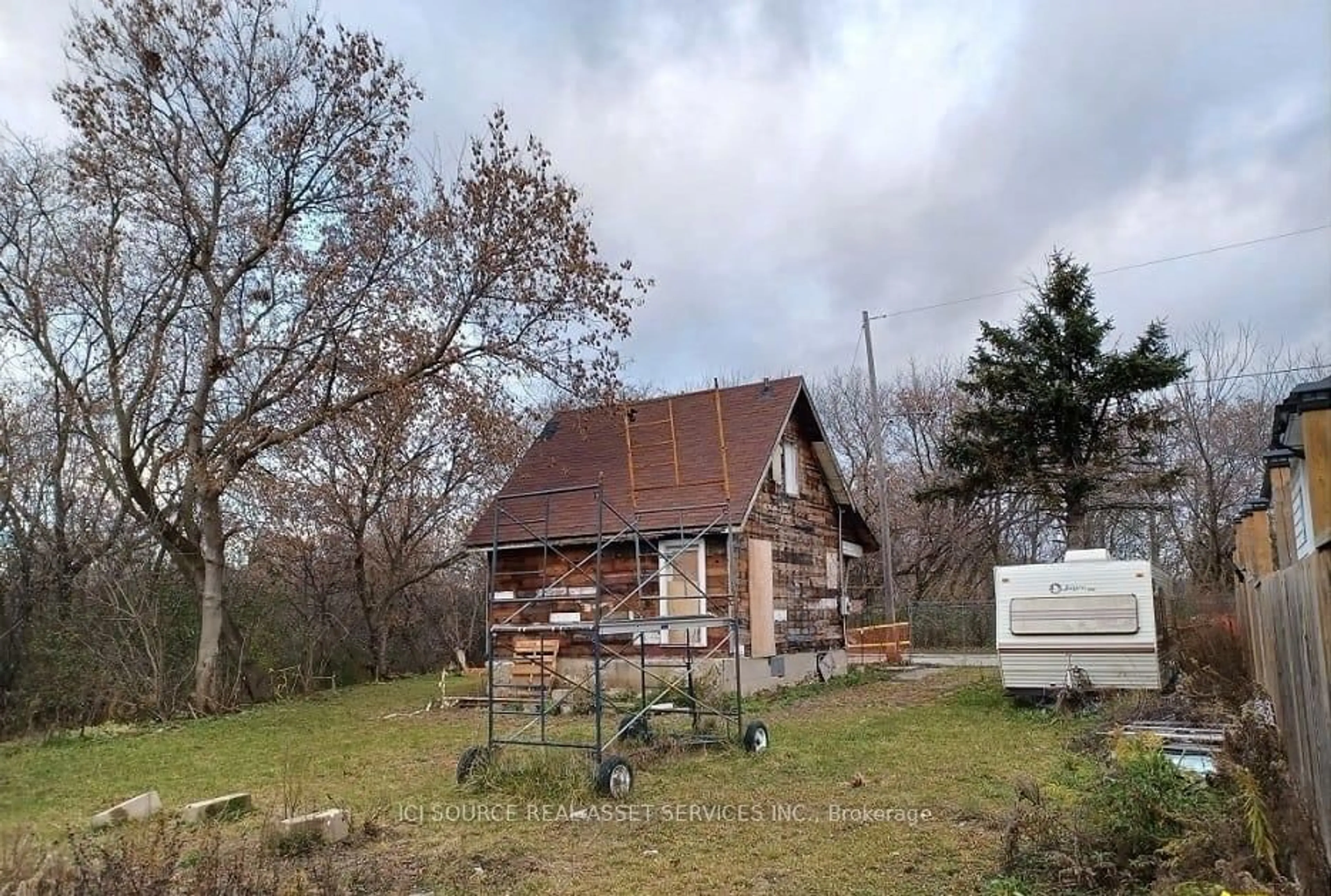 Shed for 85 Hall St, Oshawa Ontario L1H 2Y8