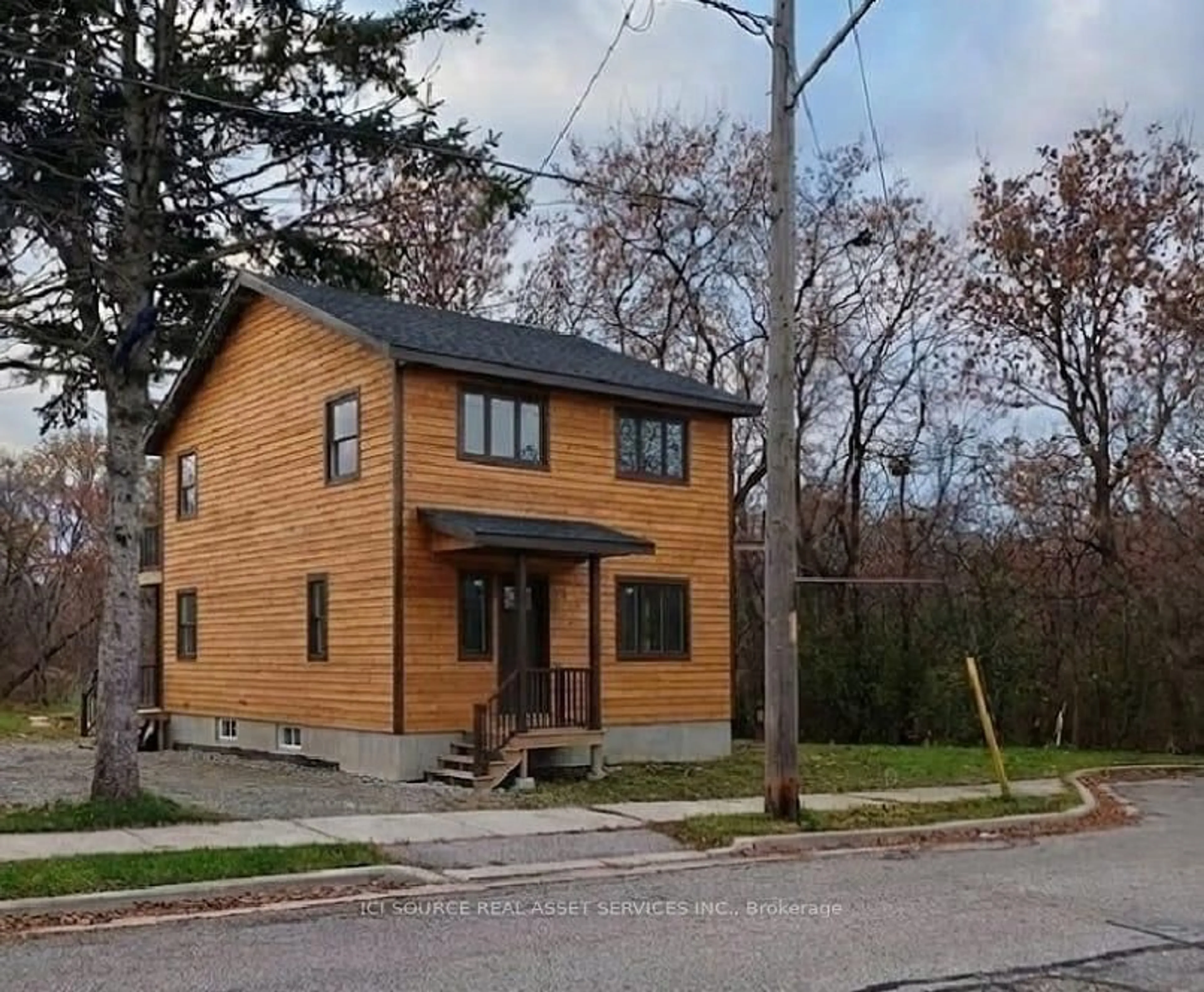 Home with brick exterior material, street for 85 Hall St, Oshawa Ontario L1H 2Y8