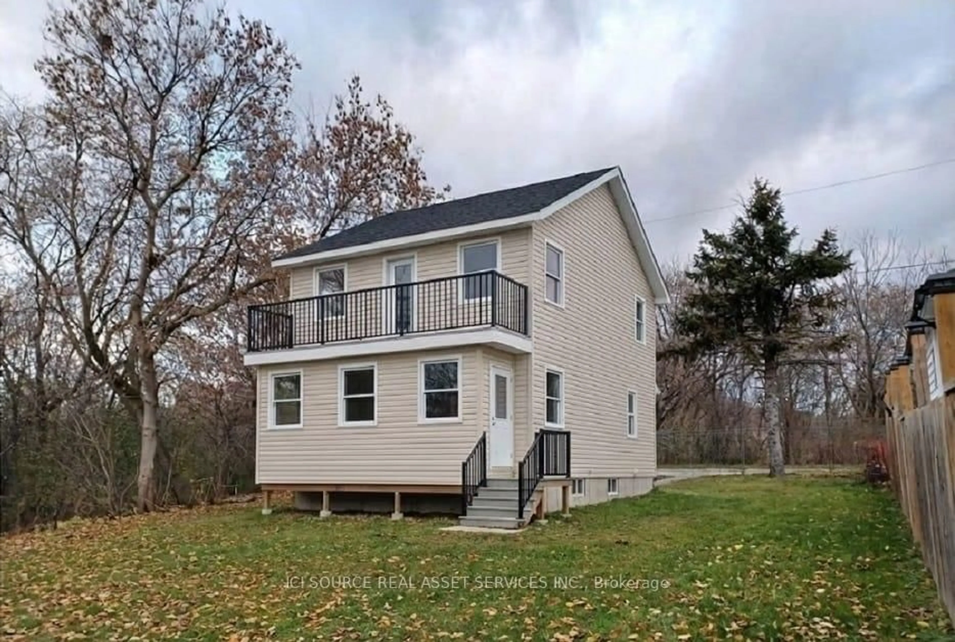 Home with vinyl exterior material, building for 85 Hall St, Oshawa Ontario L1H 2Y8