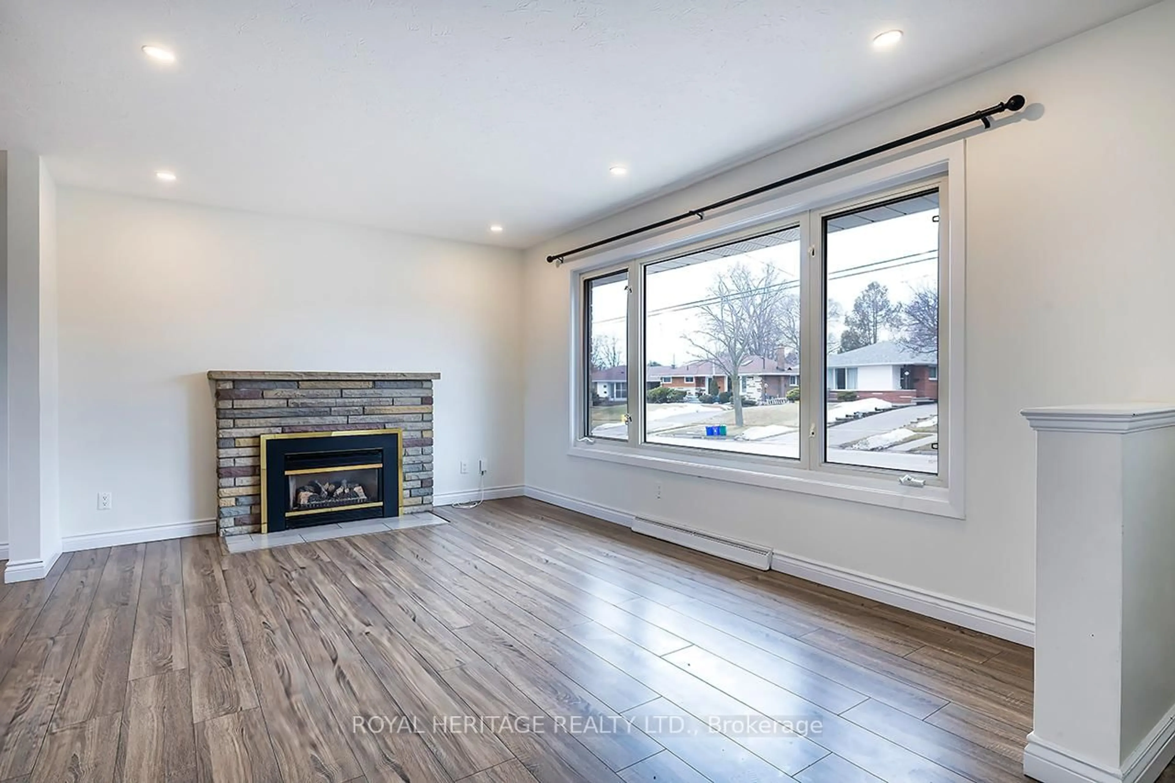 Living room with furniture, wood/laminate floor for 569 Gibbons St, Oshawa Ontario L1J 4Z7