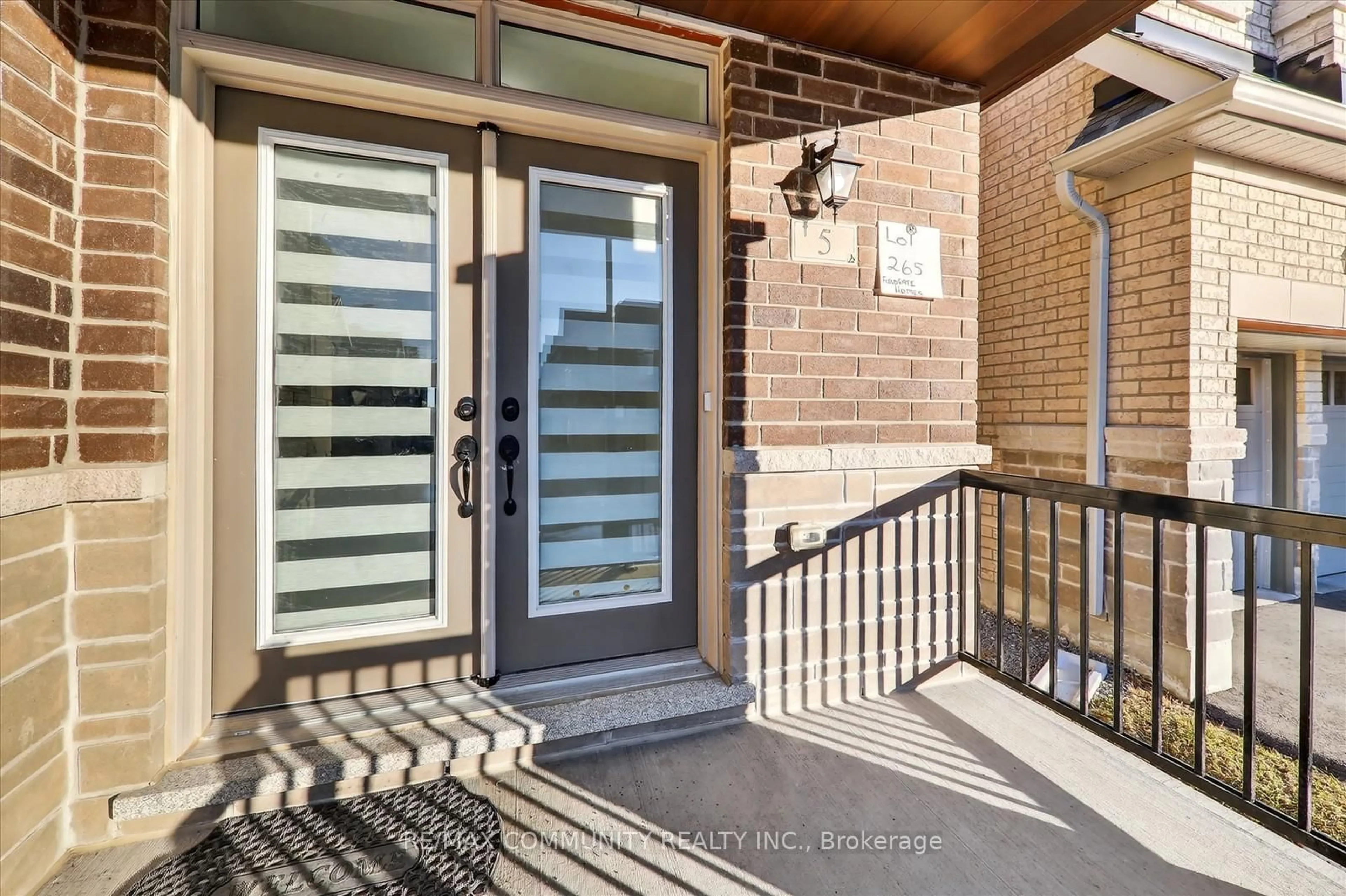 Indoor entryway for 5 Thelma Dr, Whitby Ontario L1P 0N3