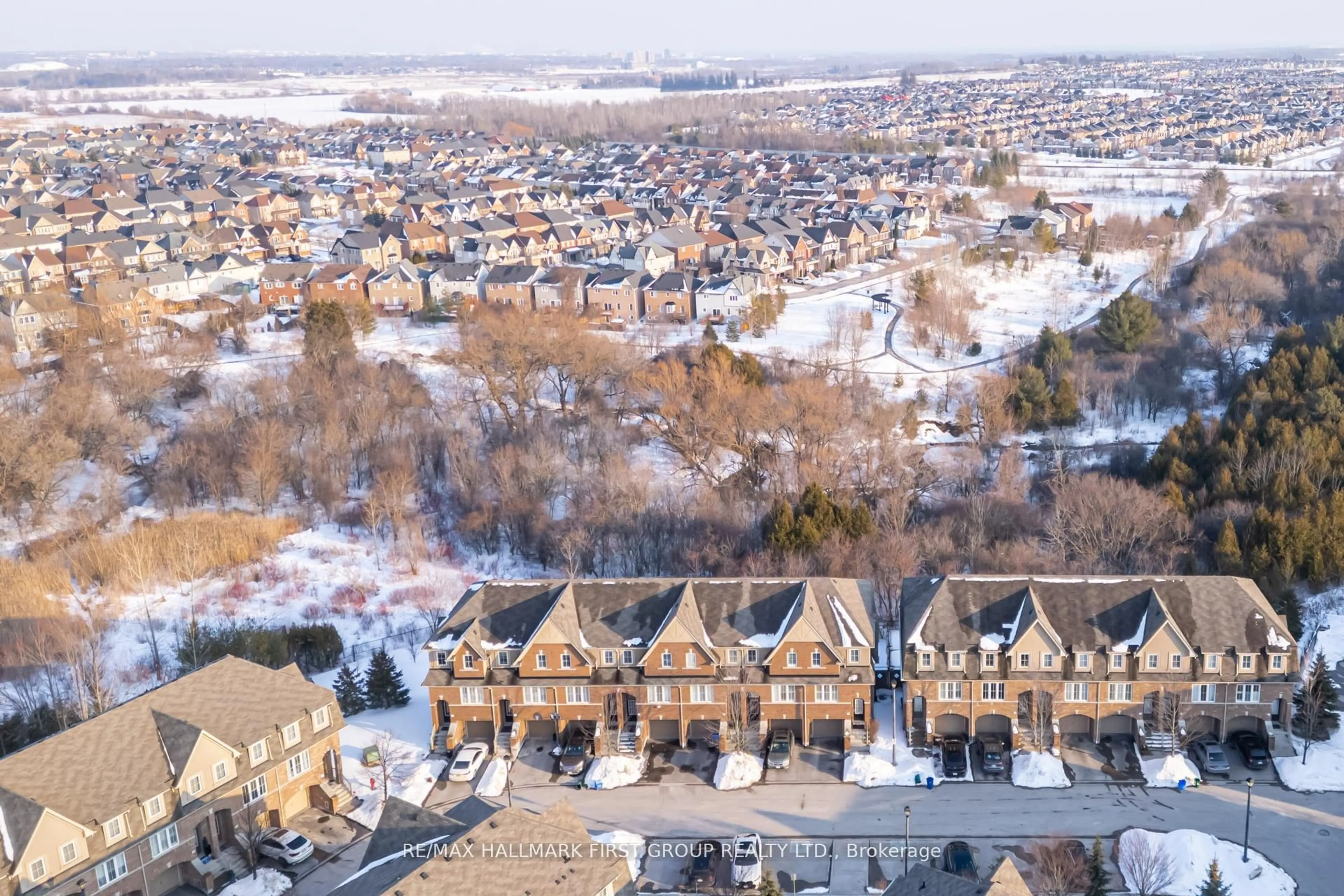 A pic from outside/outdoor area/front of a property/back of a property/a pic from drone, street for 31 Reevesmere Lane, Ajax Ontario L1Z 0L3