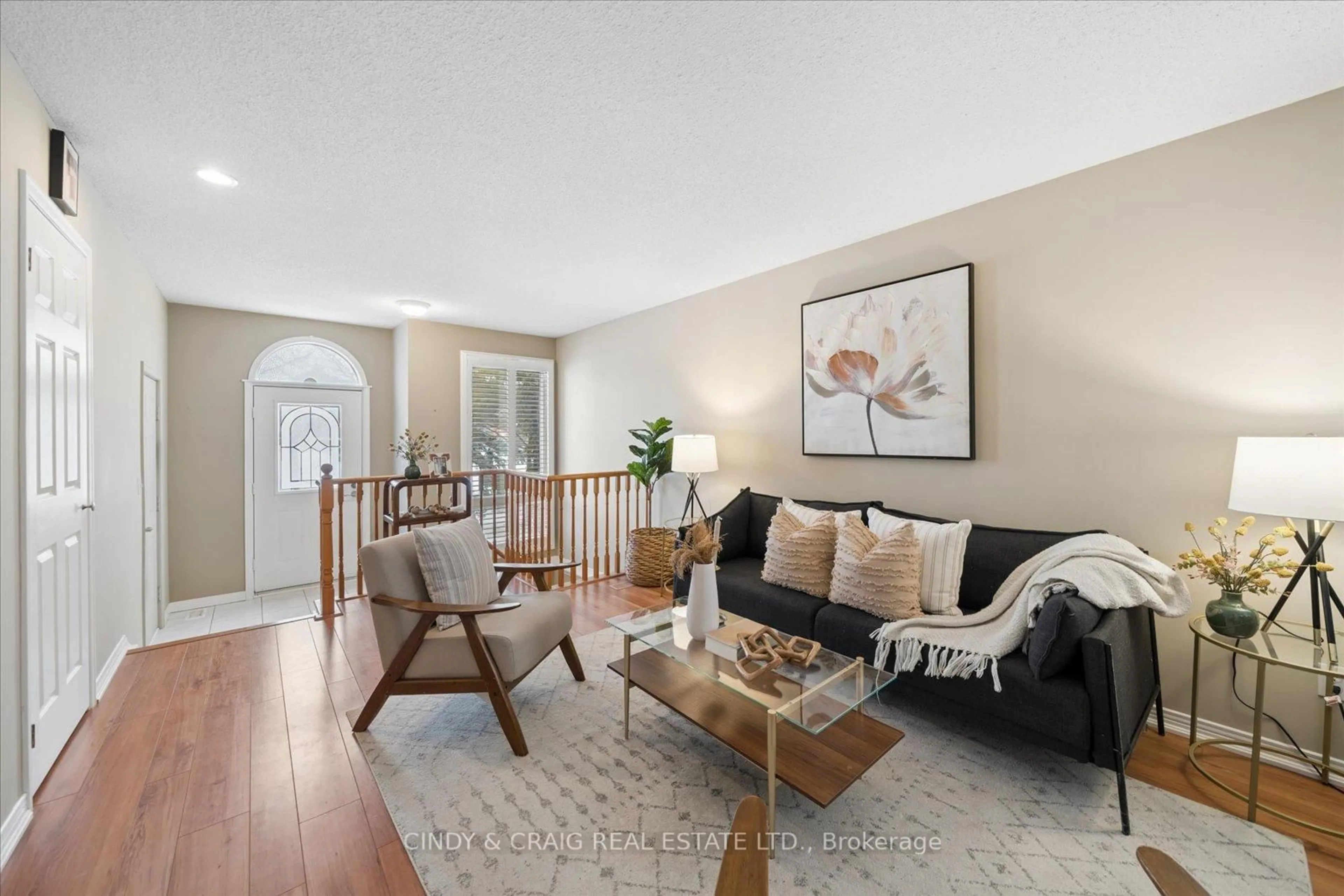 Living room with furniture, unknown for 318 Sandringham Dr, Clarington Ontario L1E 3A7