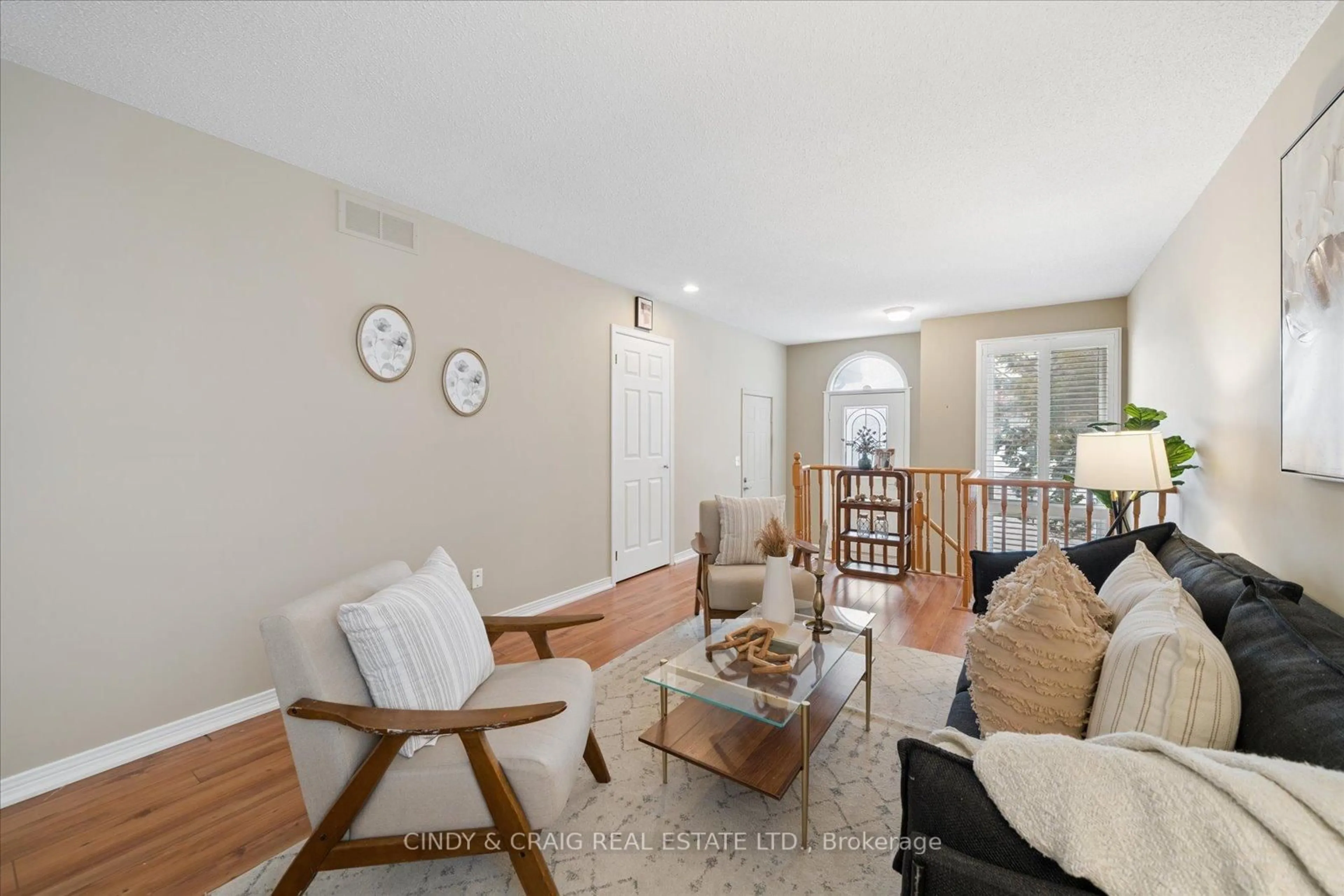 Living room with furniture, unknown for 318 Sandringham Dr, Clarington Ontario L1E 3A7