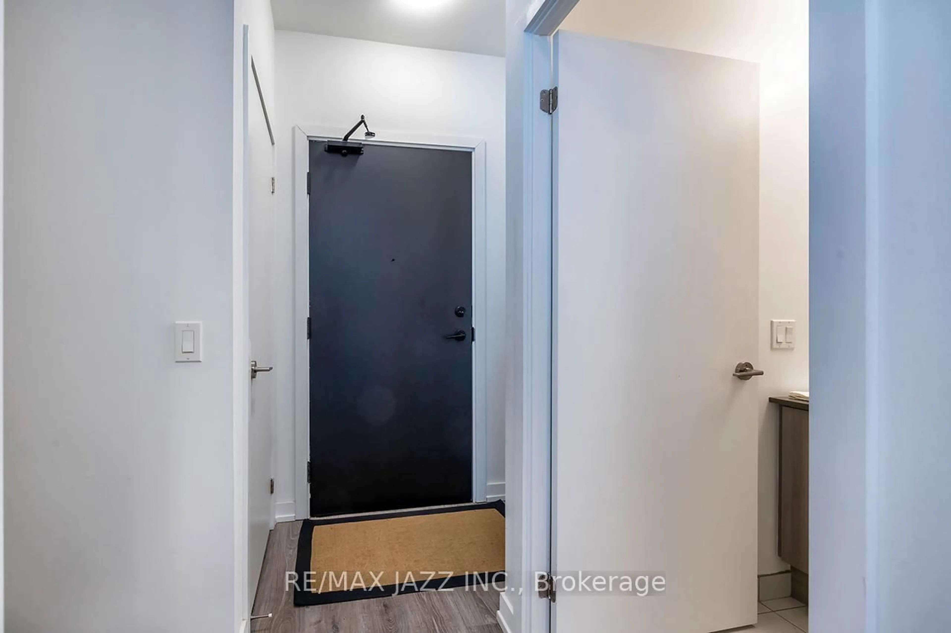 Indoor entryway for 1480 Bayly St #1703, Pickering Ontario L1W 0C2
