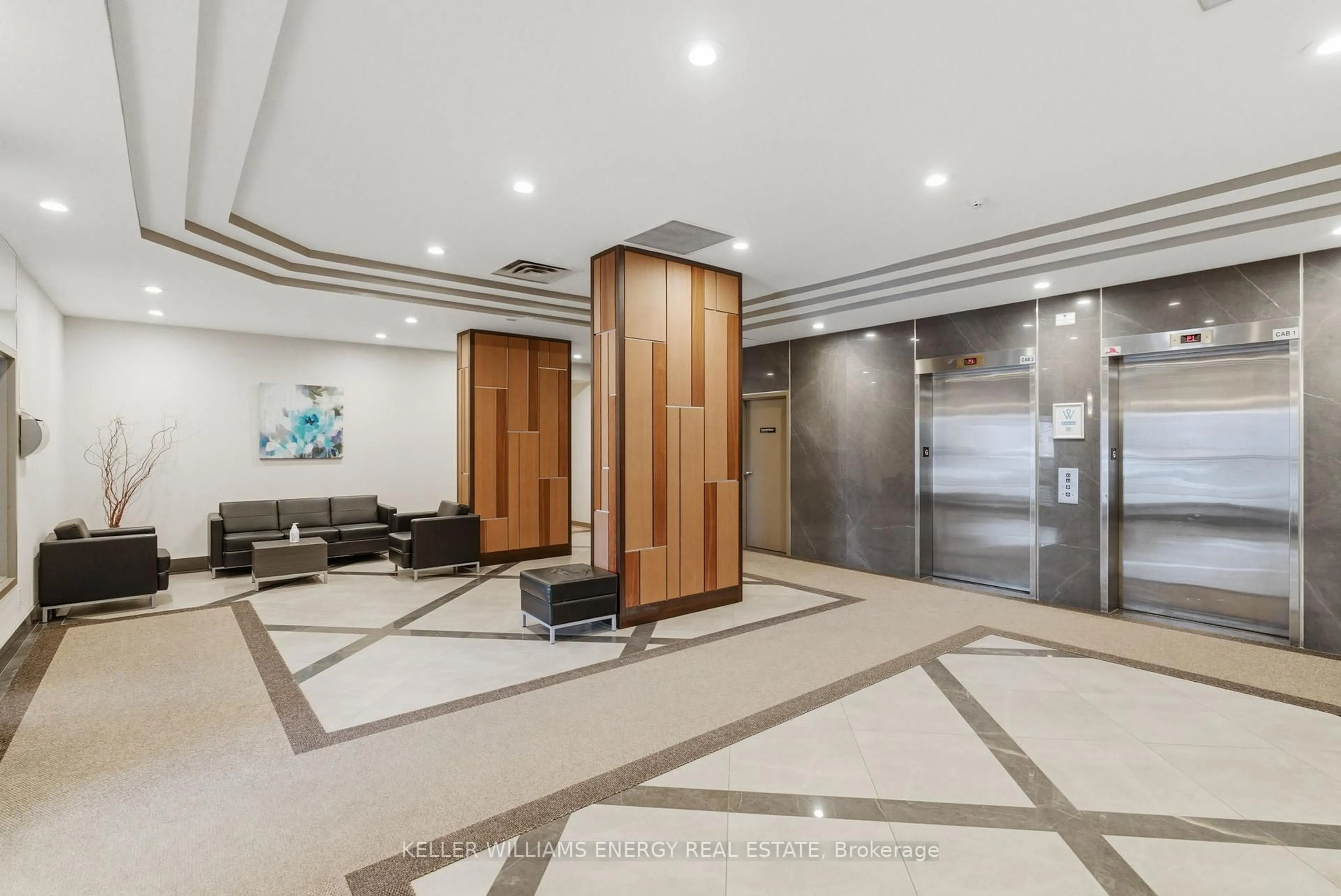 Indoor foyer for 711 Rossland Rd #901, Whitby Ontario L1N 8Z1