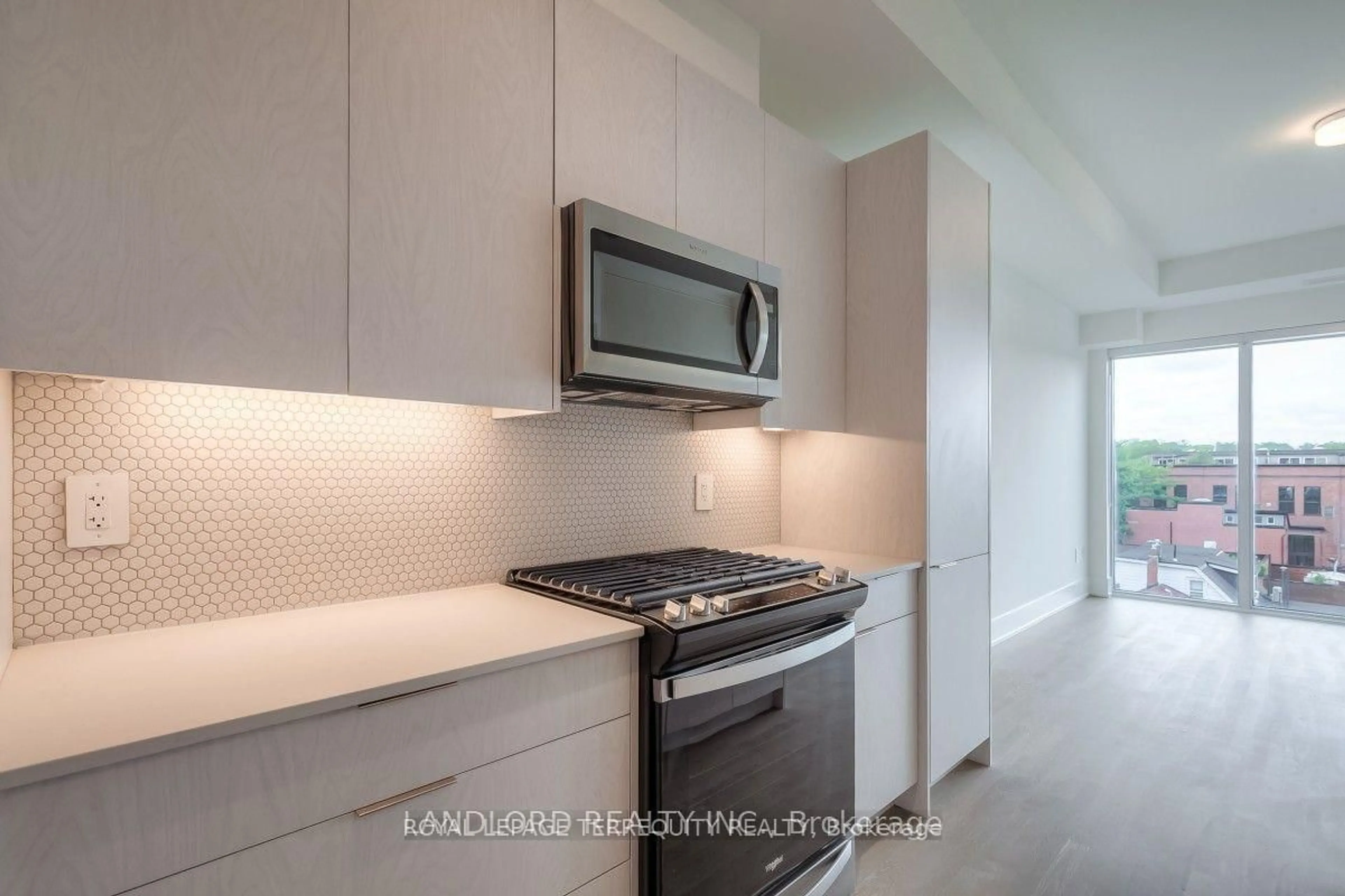 Unknown for 495 Logan Ave #505, Toronto Ontario M4K 0A5