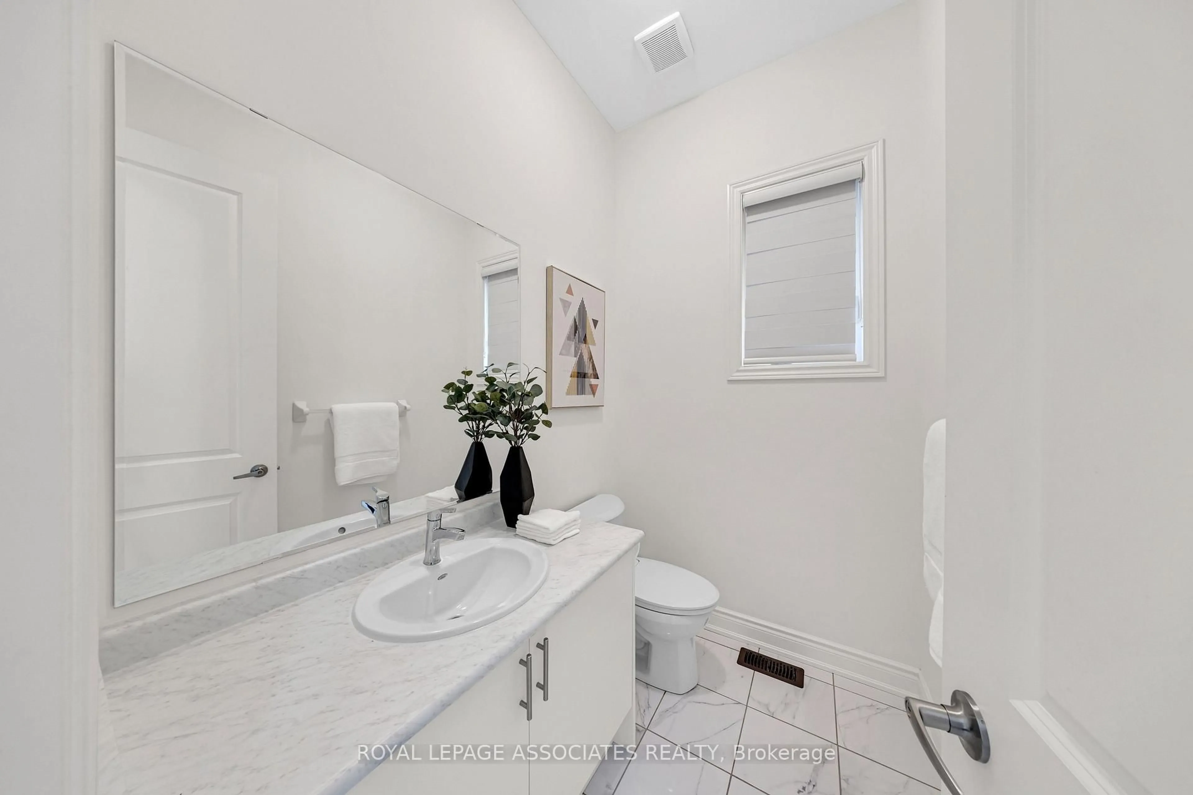 Standard bathroom, ceramic/tile floor for 2215 Beckman Cres, Oshawa Ontario L1L 0W8