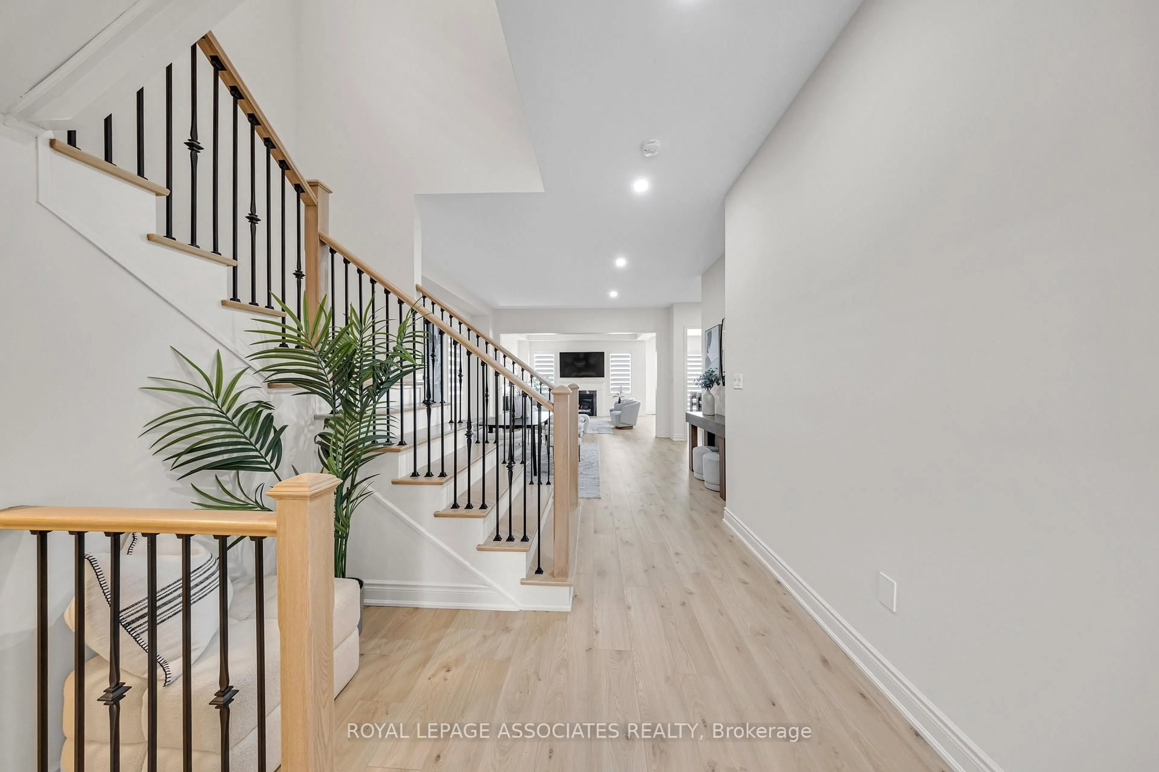 Indoor entryway for 2215 Beckman Cres, Oshawa Ontario L1L 0W8