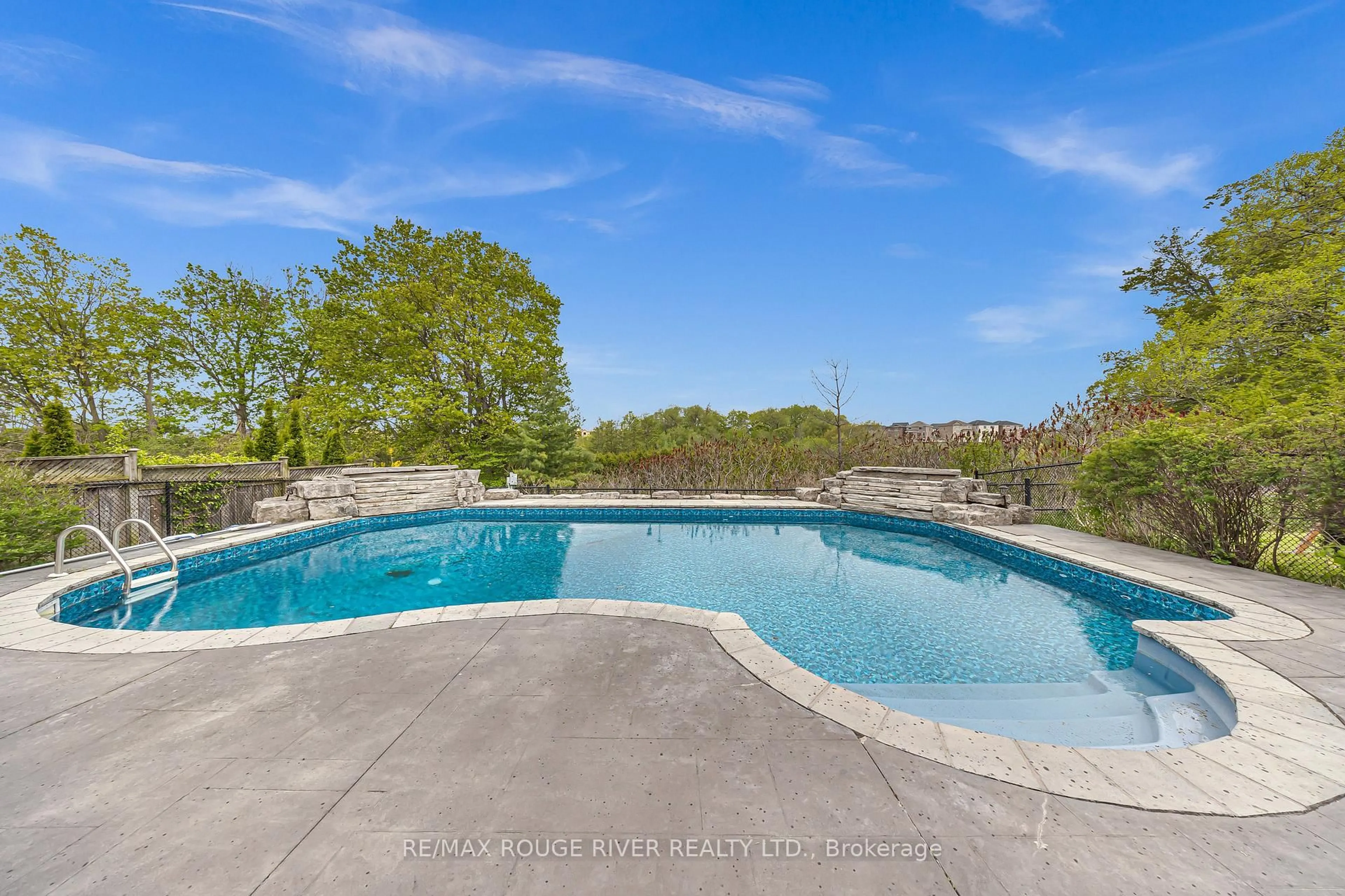 Pool for 8 St Philip Crt, Whitby Ontario L1P 0A5