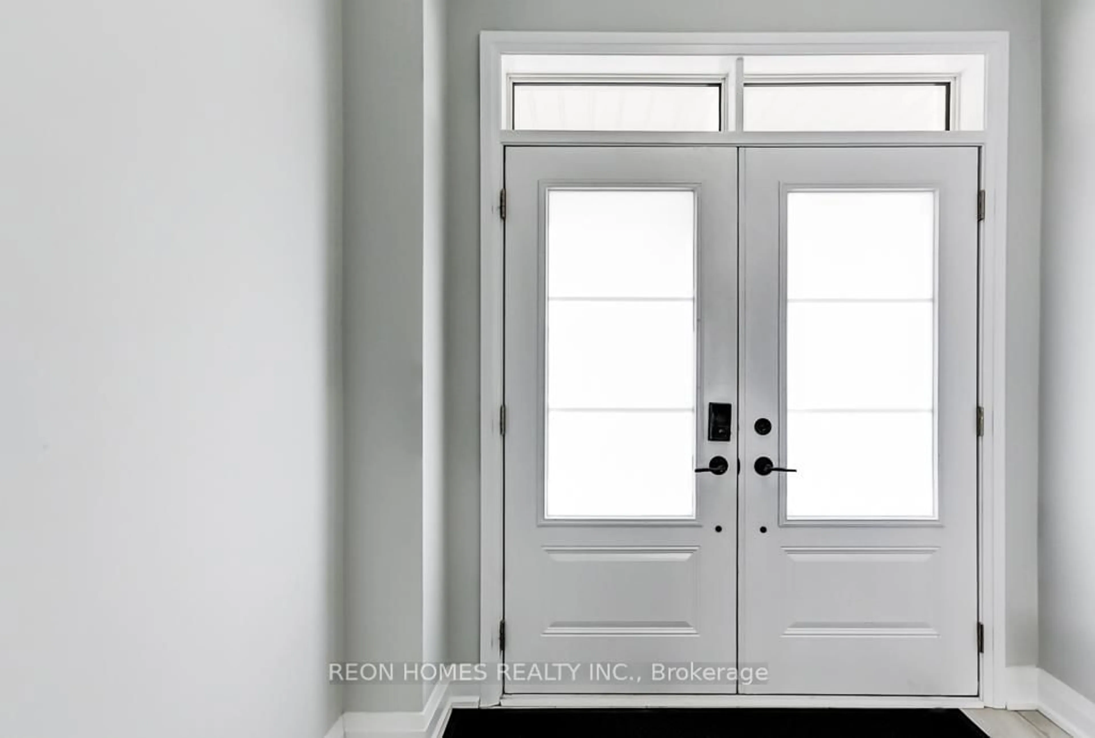 Indoor entryway for 978 Crowsnest Hllw, Pickering Ontario L1X 0P4