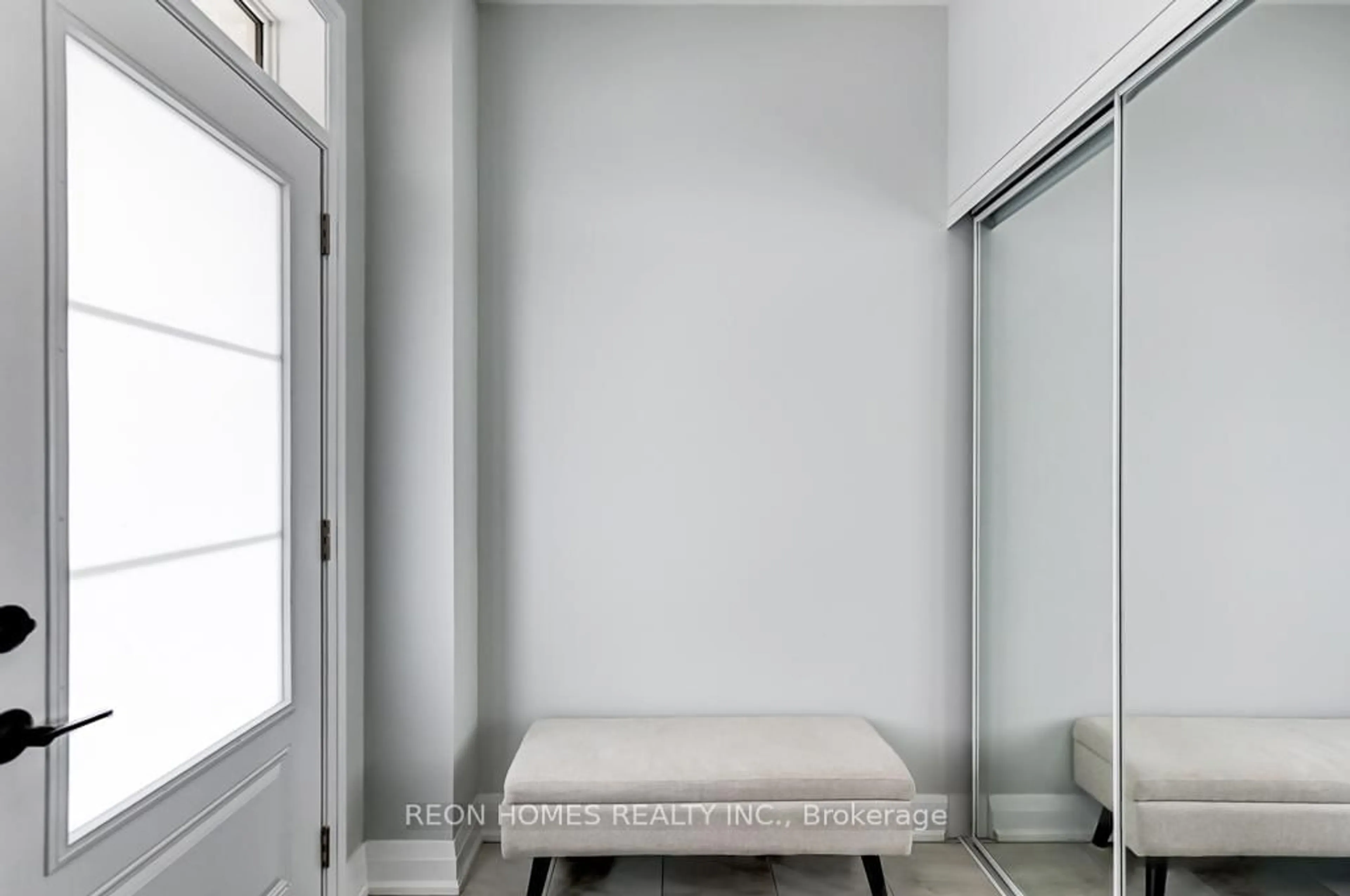 Indoor entryway for 978 Crowsnest Hllw, Pickering Ontario L1X 0P4