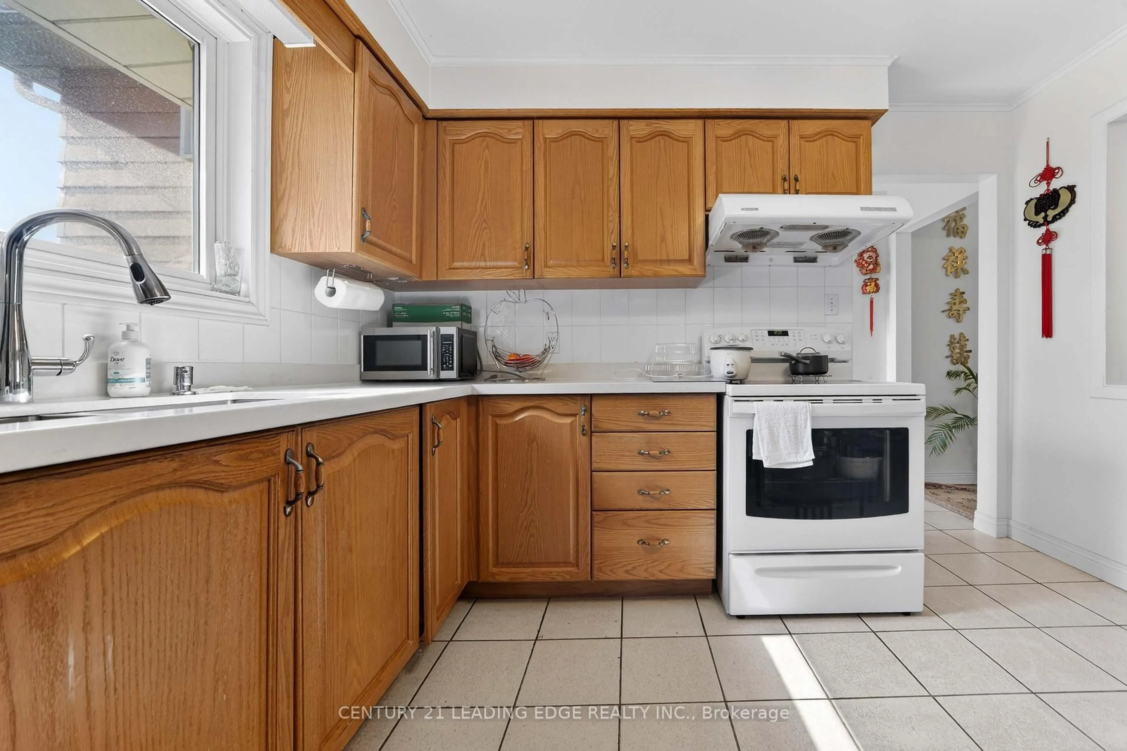 Standard kitchen, unknown for 36 Lawnmere Cres, Toronto Ontario M1S 2T3