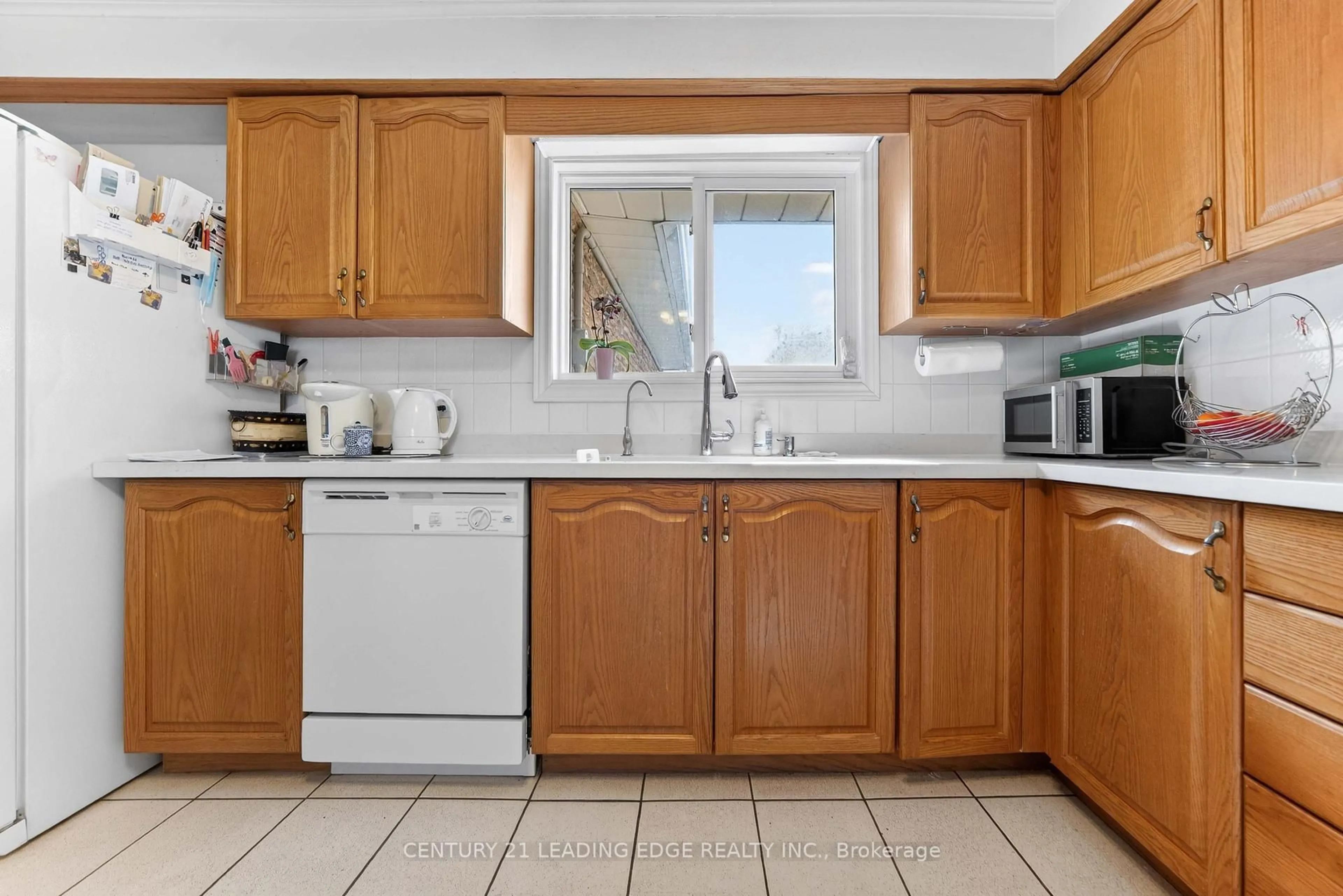 Standard kitchen, unknown for 36 Lawnmere Cres, Toronto Ontario M1S 2T3