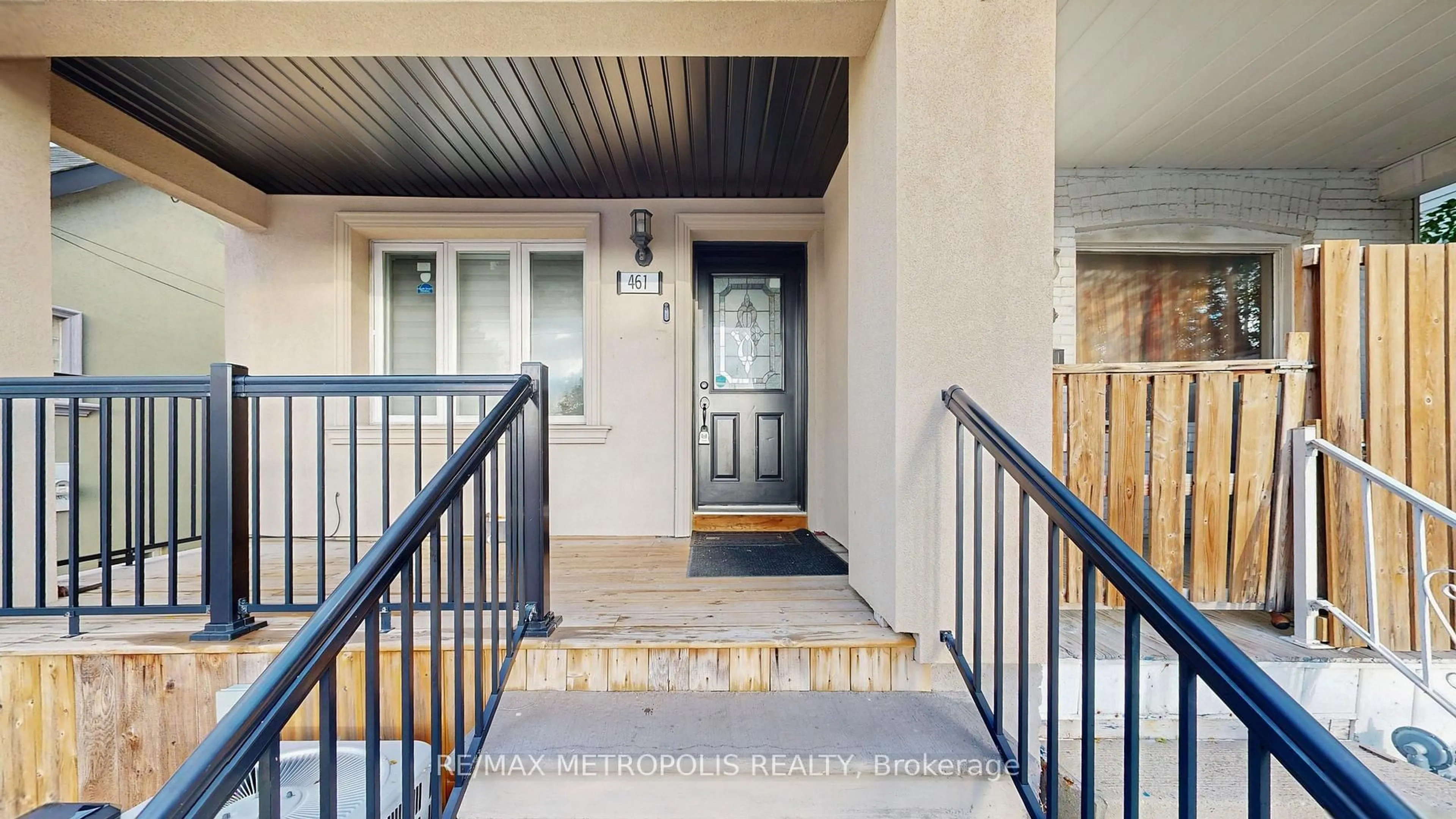 Indoor entryway for 461 Warden Ave, Toronto Ontario M1L 3Y9