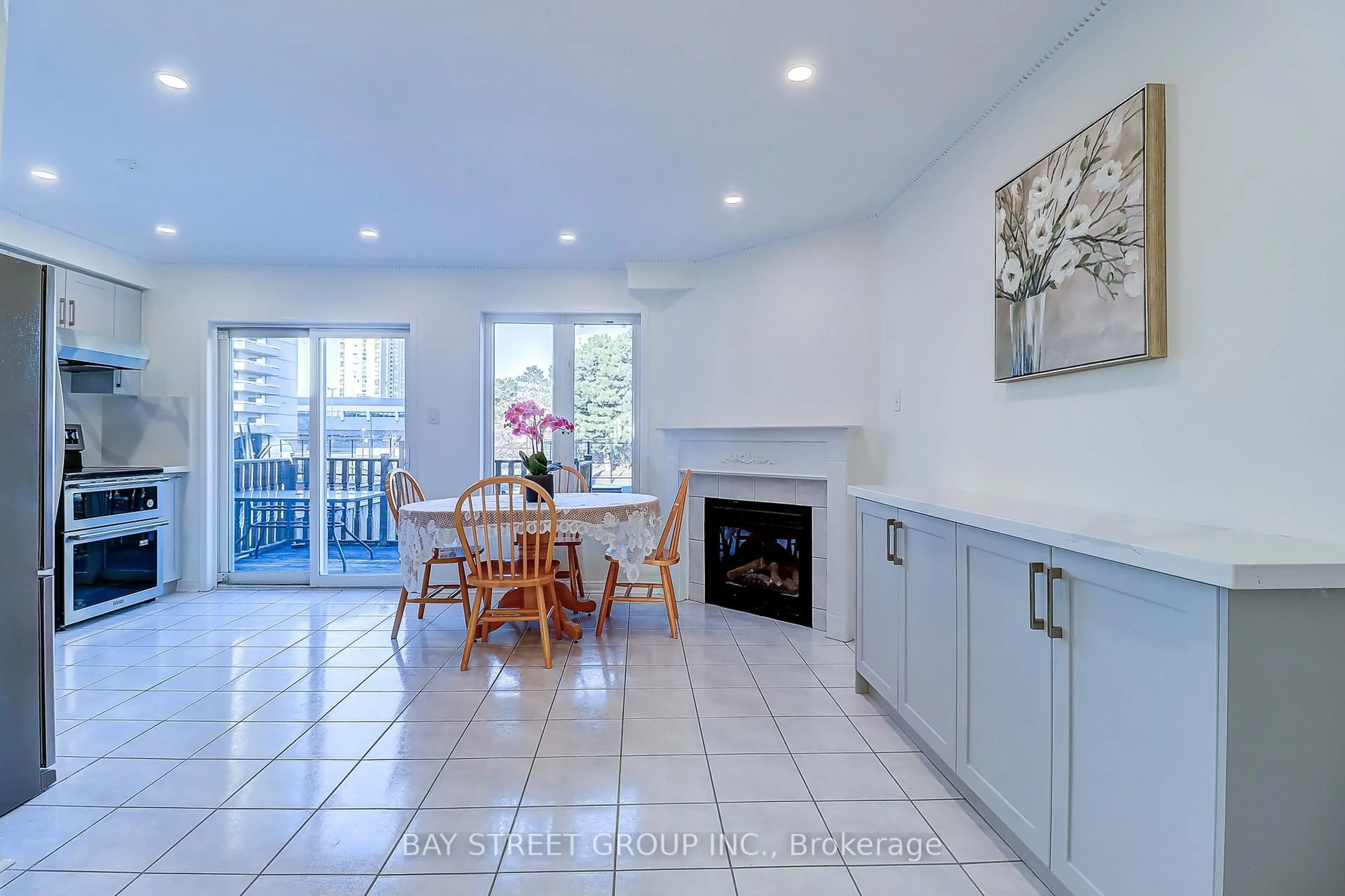 Open concept kitchen, ceramic/tile floor for 25 Birchcrest Crt, Toronto Ontario M1W 4A4