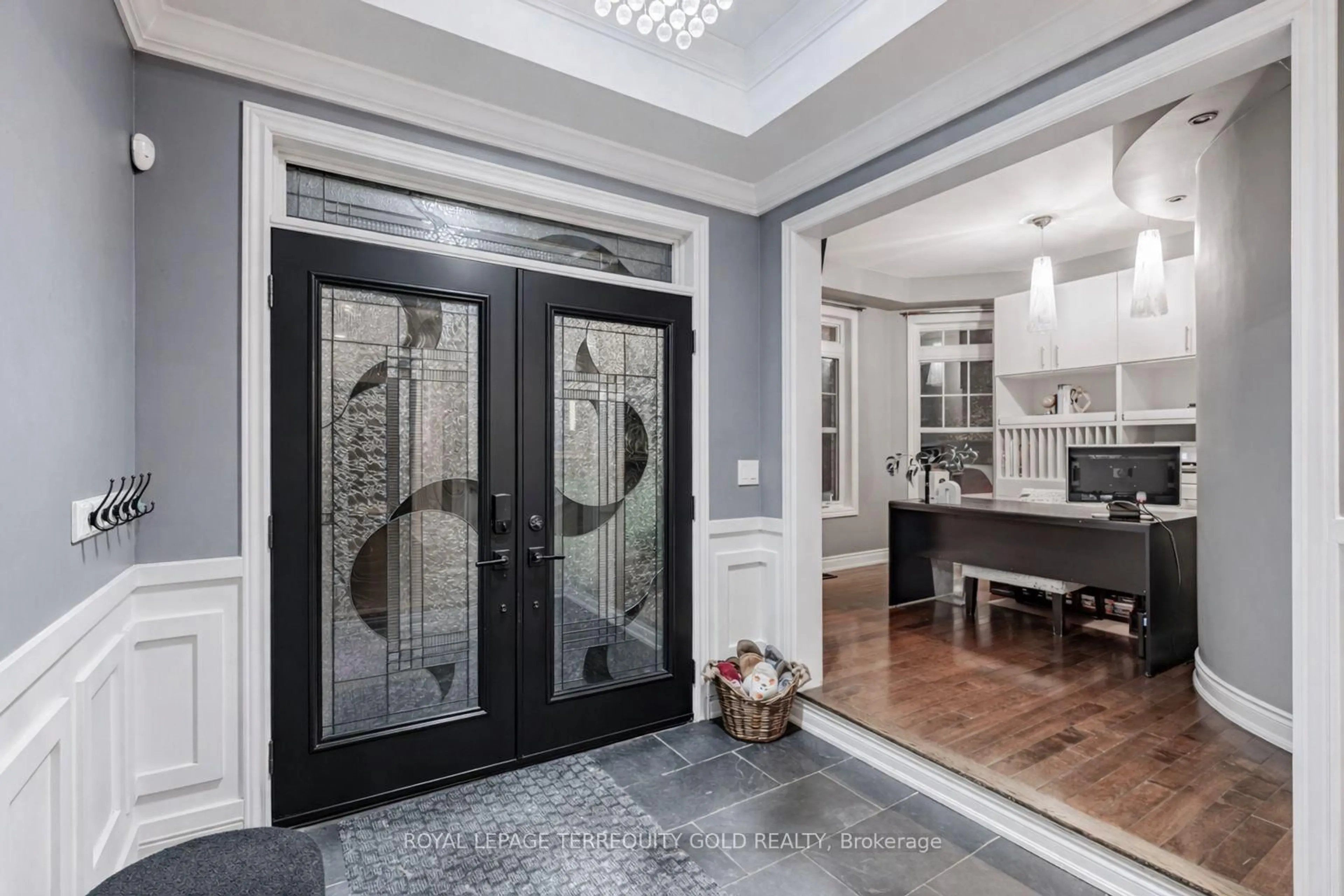 Indoor entryway for 66 Rideout St, Ajax Ontario L1S 1P8