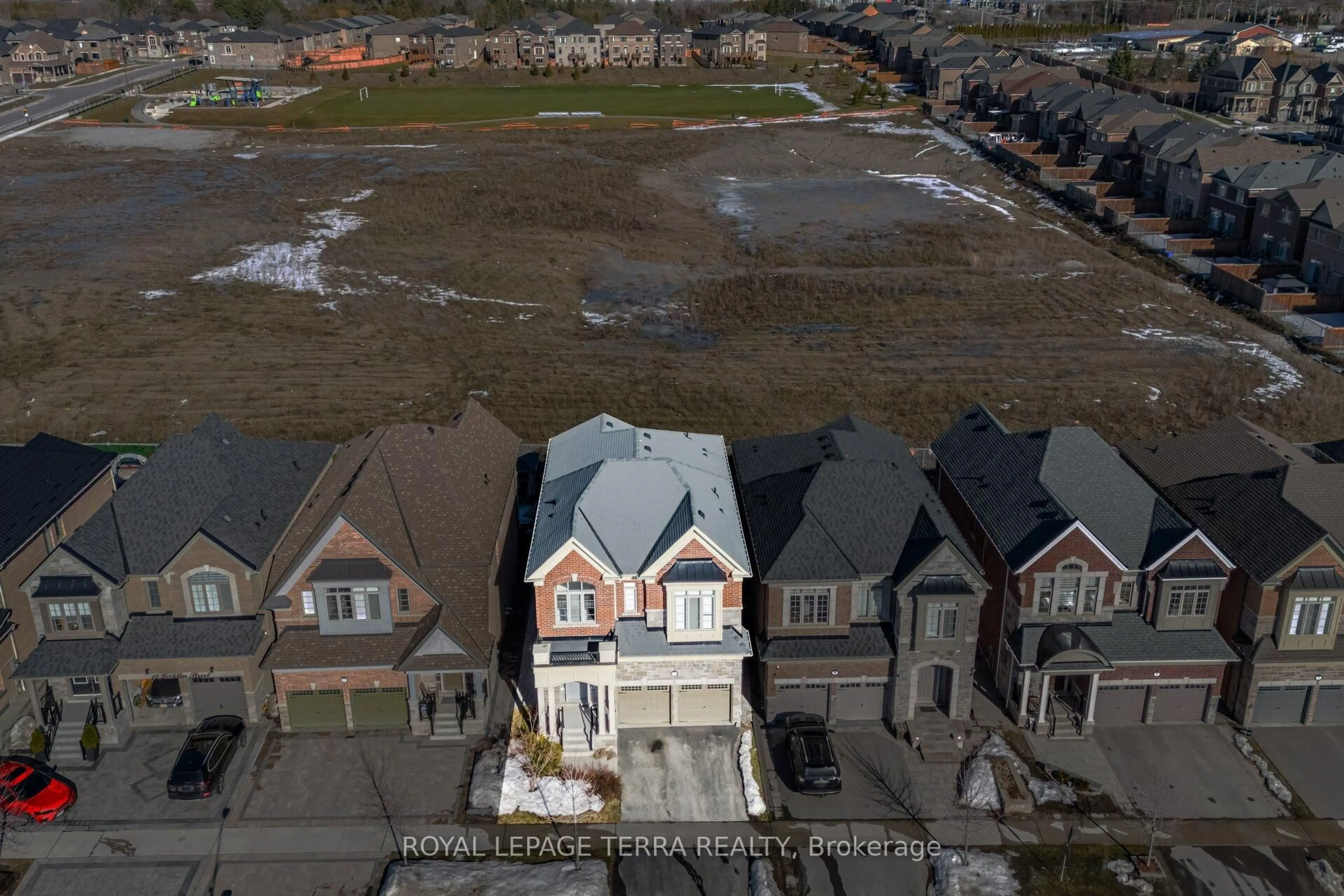 A pic from outside/outdoor area/front of a property/back of a property/a pic from drone, street for 11 Lockton St, Whitby Ontario L1P 0B9